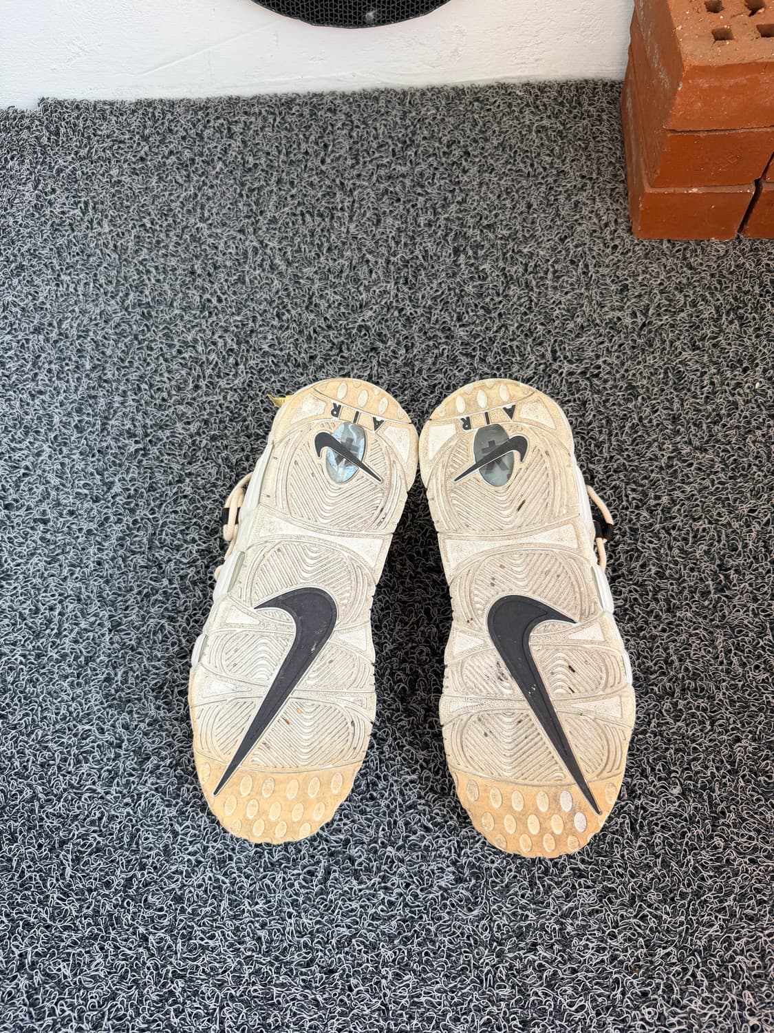 나이키 에어 모어 머니(Nike Air More Money)  상품이미지5