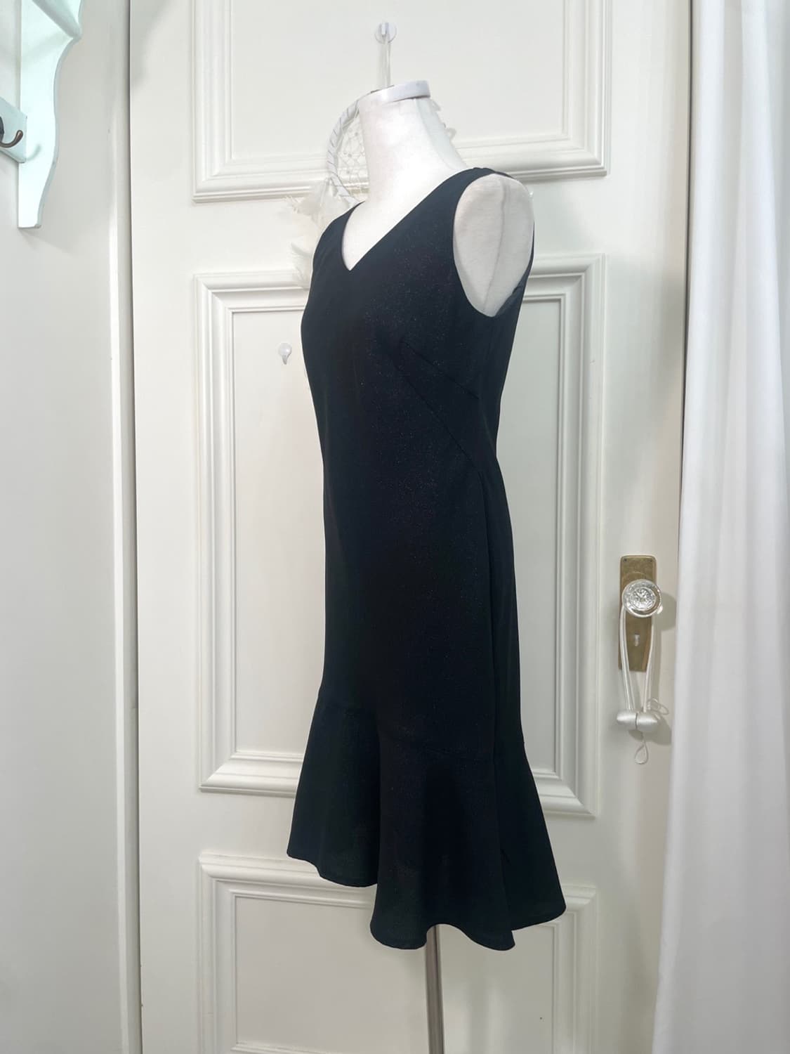 black v-neck ruffle glitter lining opc s 상품이미지2