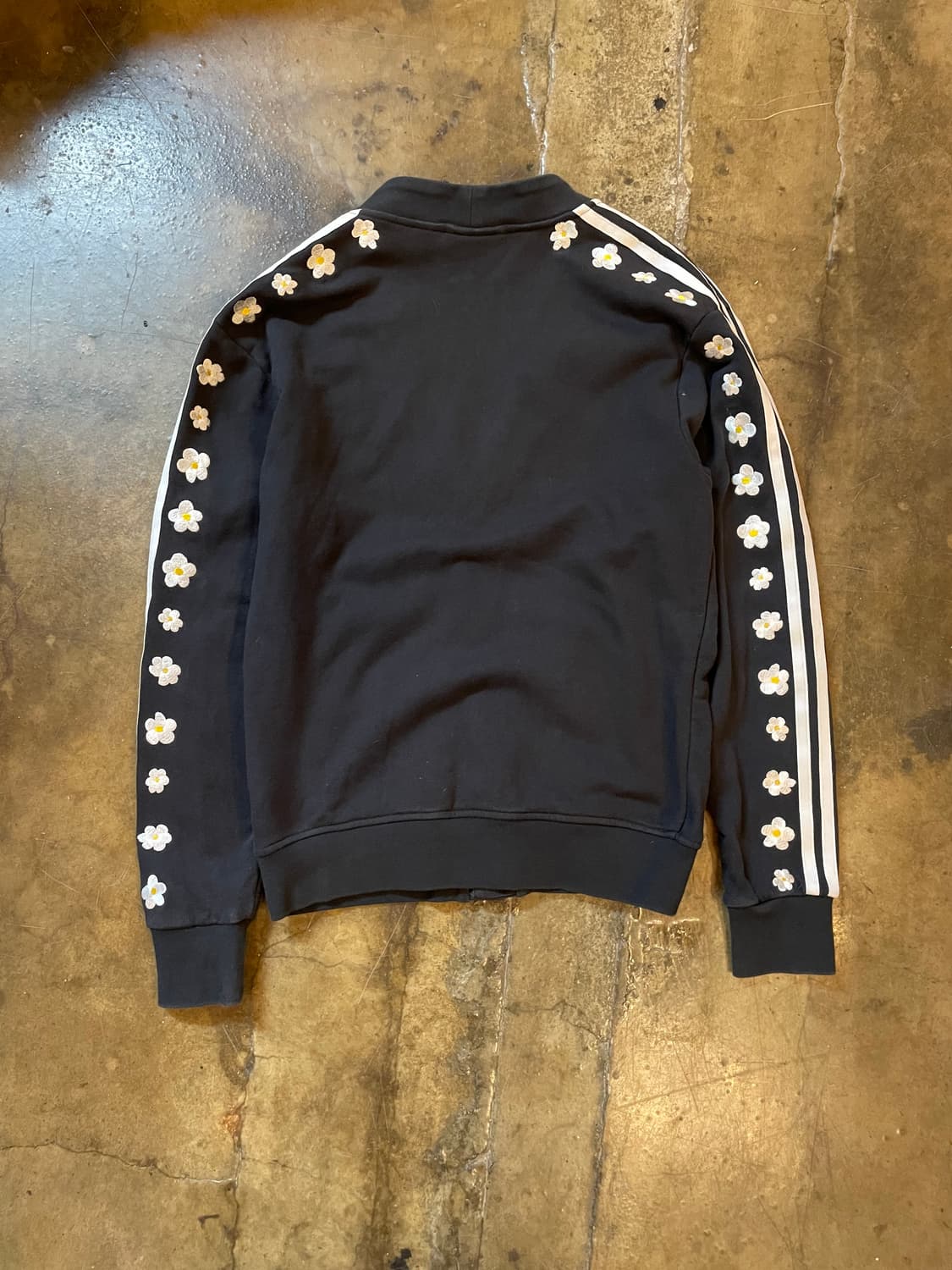 아디다스 & 퍼렐 윌리엄스 플라워 자수 가디건 블랙 상품이미지6