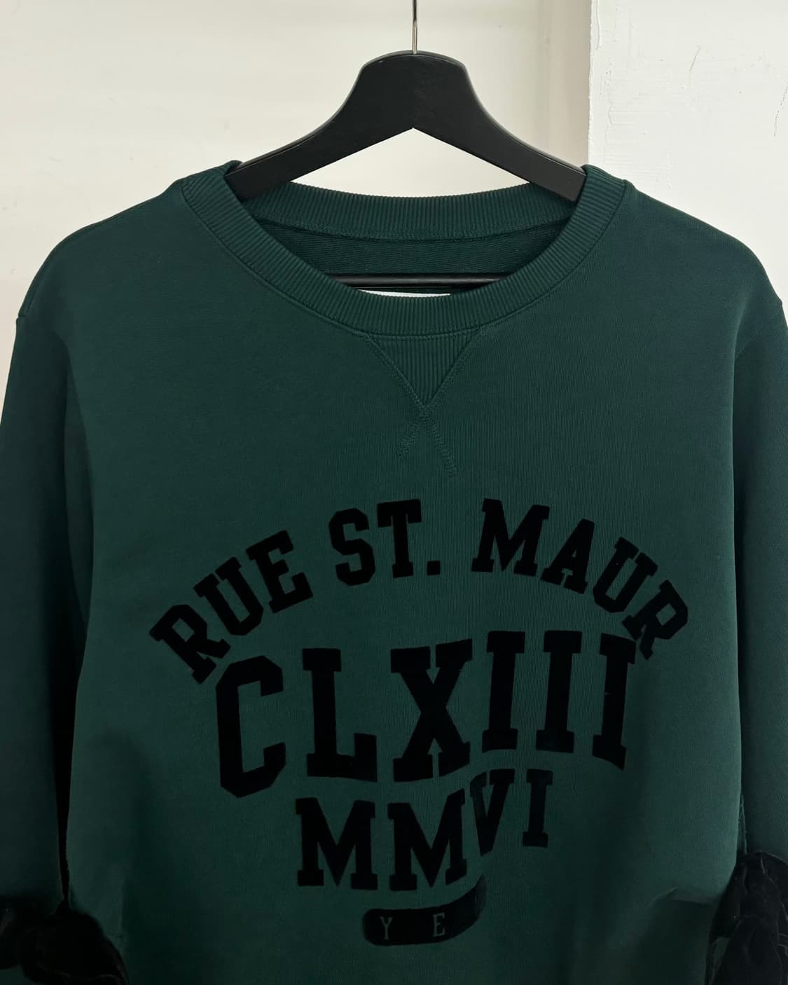 엠엠식스 딥그린 트임 벨벳 리본 스웻 셔츠 상품이미지2