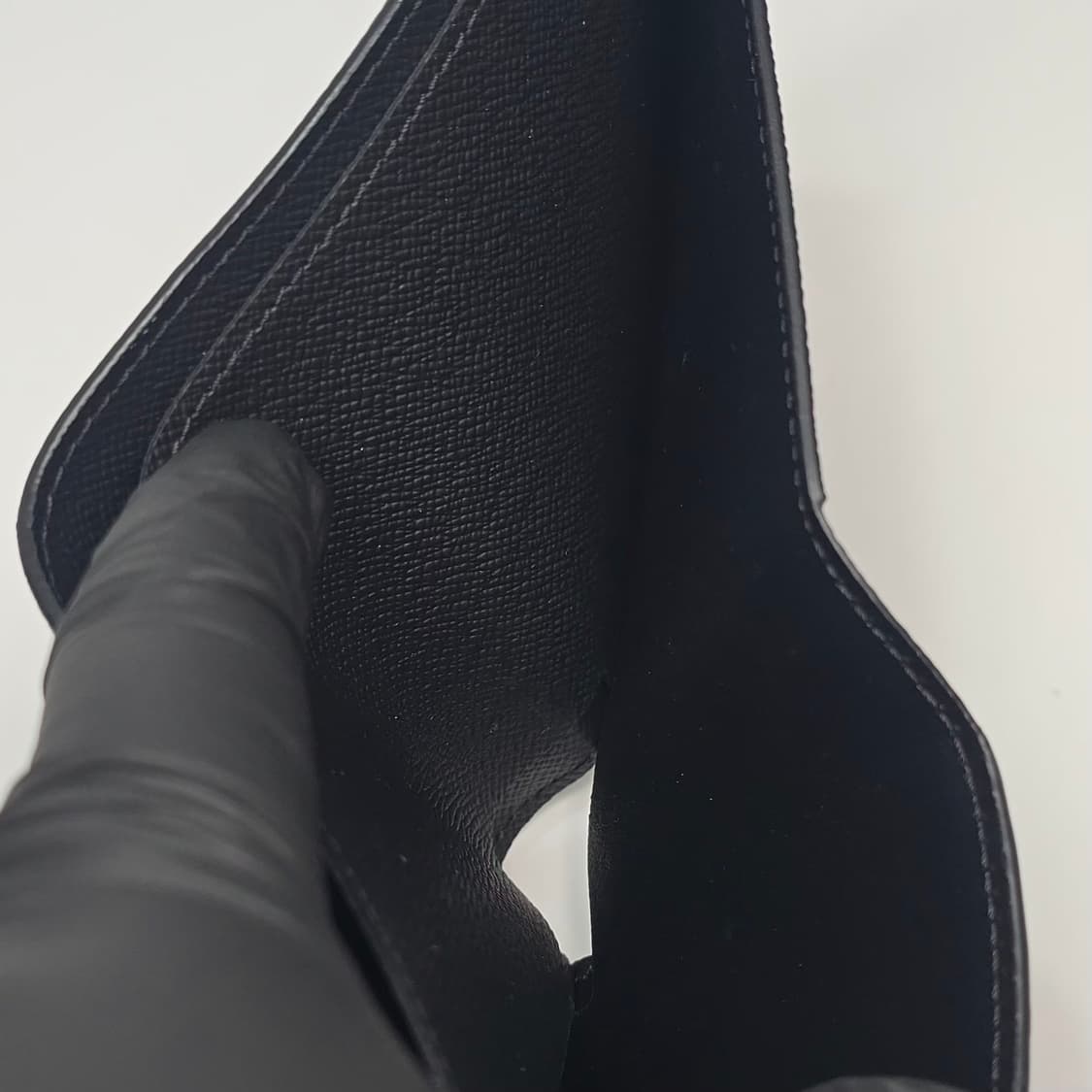 루이비통 멀티플 월렛 타이가 반지갑 상품이미지8