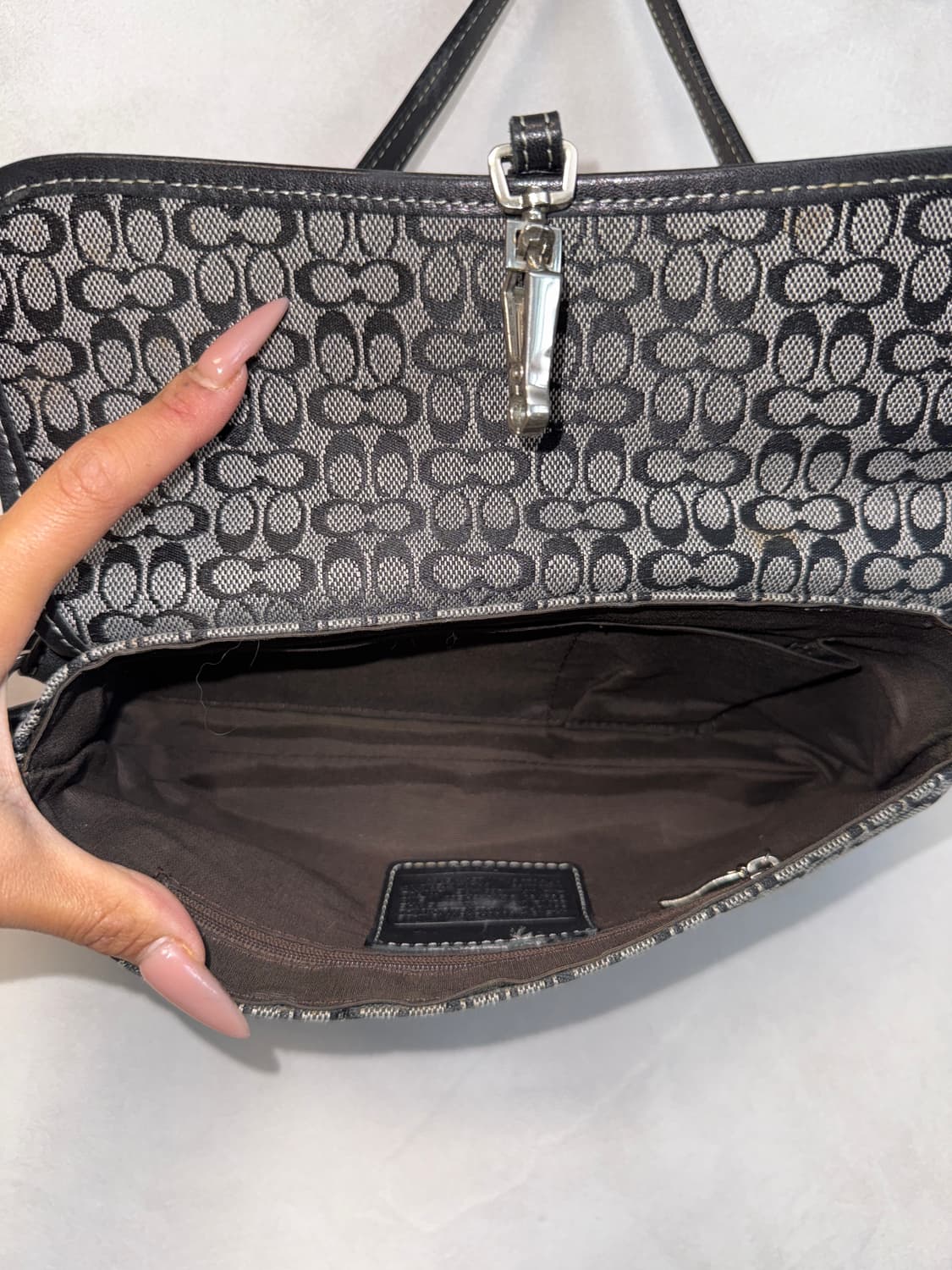 Coach black logo buckle mini 숄더백 상품이미지5