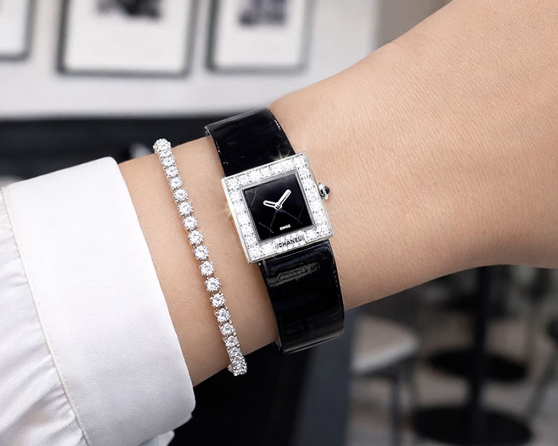 샤넬 블랙판 여성 빅다이아몬드 에나멜 가죽 시계 상품이미지1