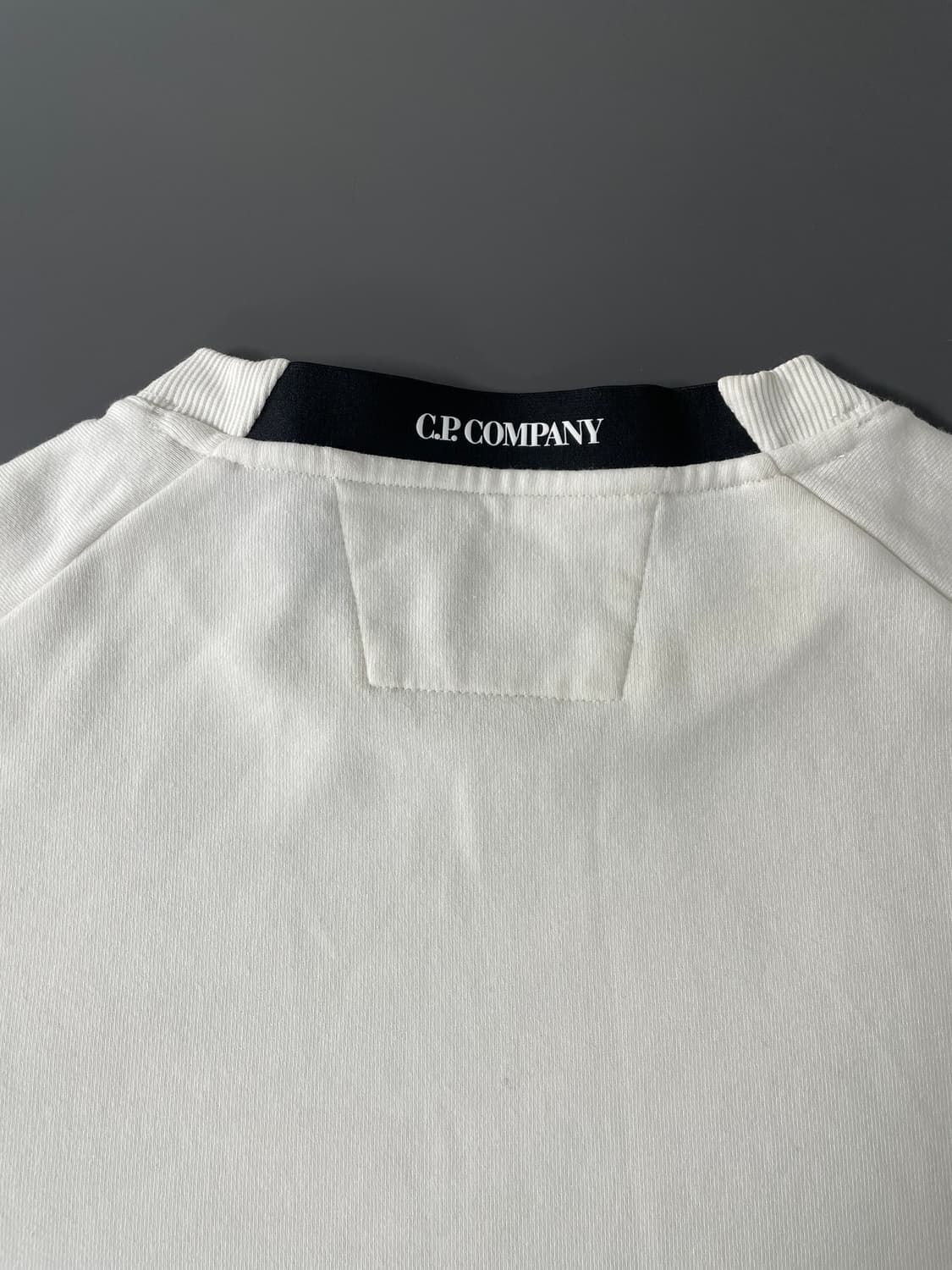 CP컴퍼니 다이애그널 레이즈 크루넥 렌즈 맨투맨 스웨트셔츠 상품이미지4