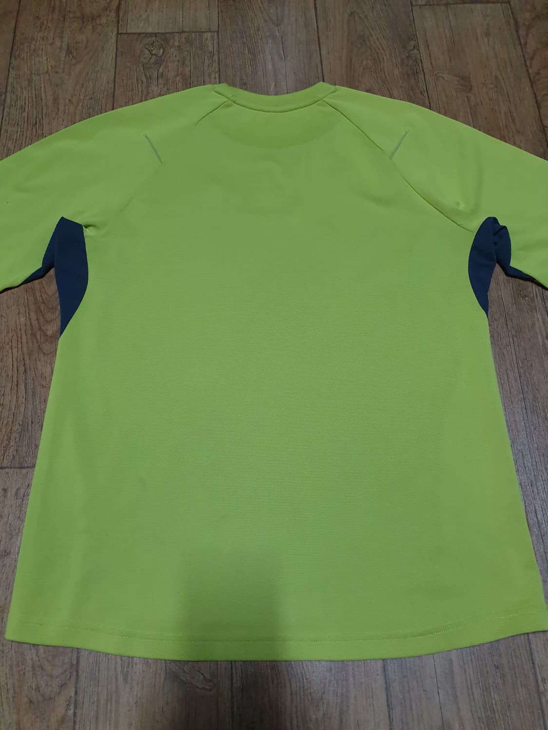 1059 데상트 긴팔티 105 사이즈입니다 상품이미지5