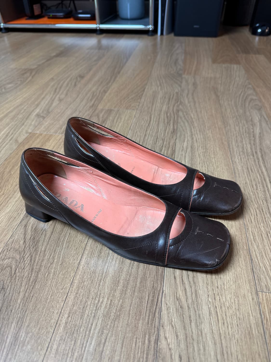 [프라다] 가죽 펌프스 37사이즈 상품이미지1