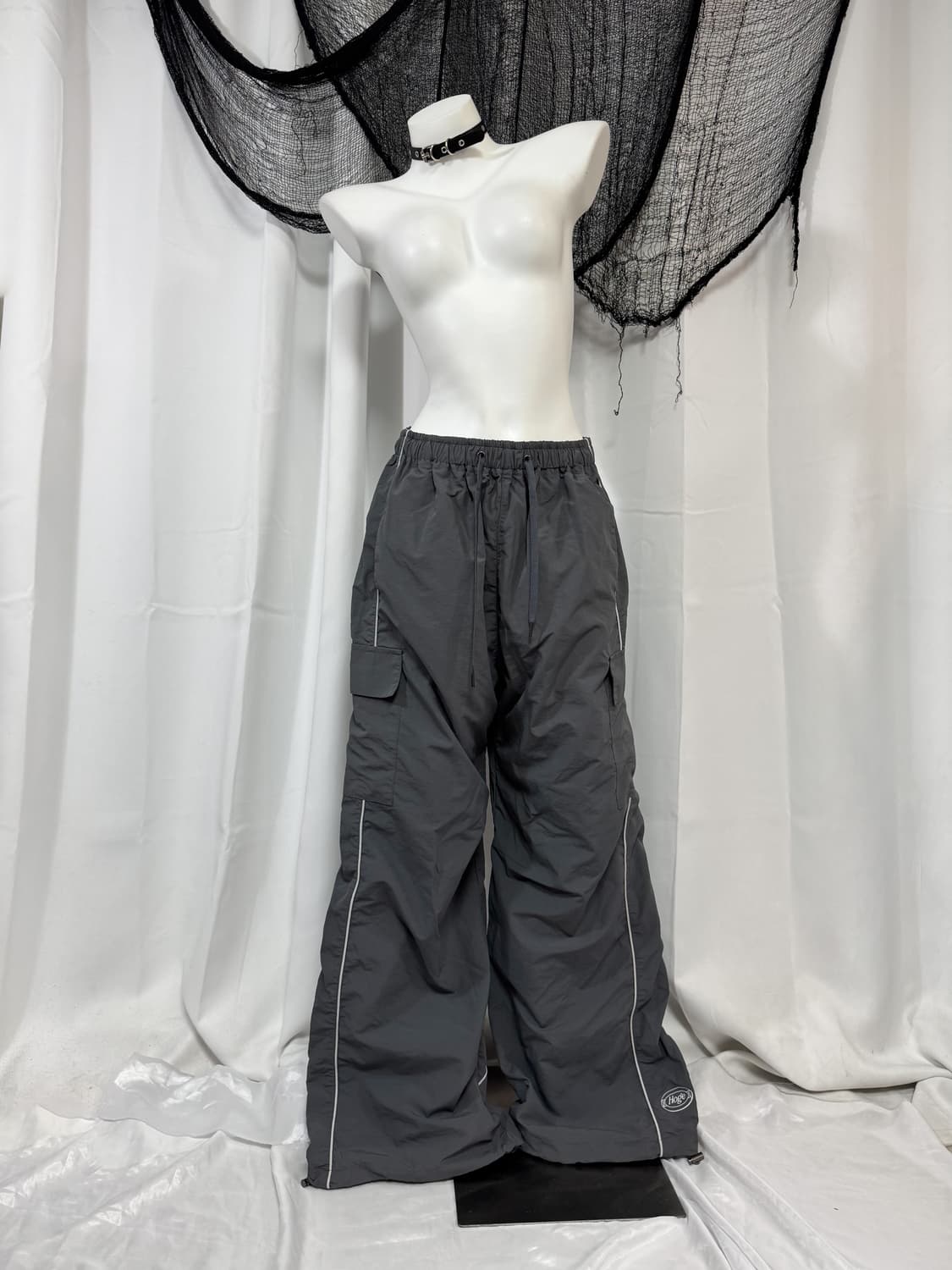 gray nylon track pants 상품이미지1