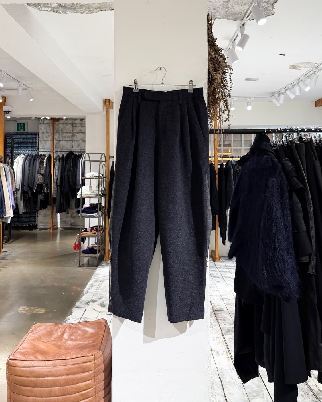 컬러 차콜 울 사이드 지퍼 팬츠 상품이미지1