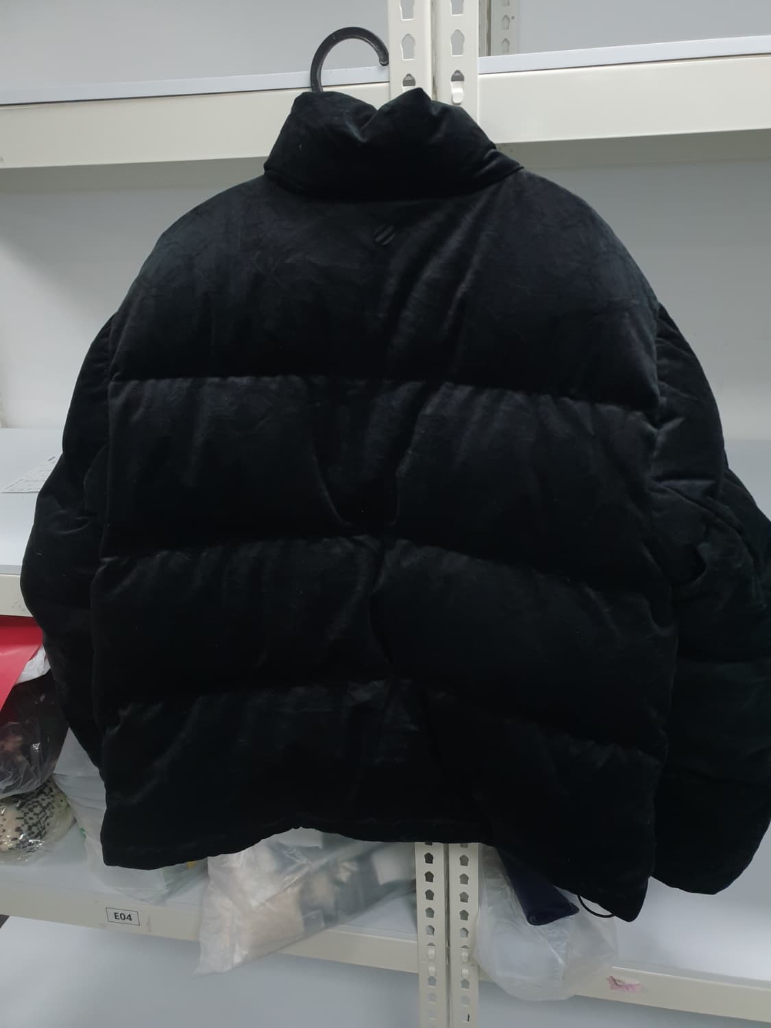 UFC 스포츠의 모노그램 릴렉스핏 벨로아 구스 다운 블랙 105사이즈 상품이미지2