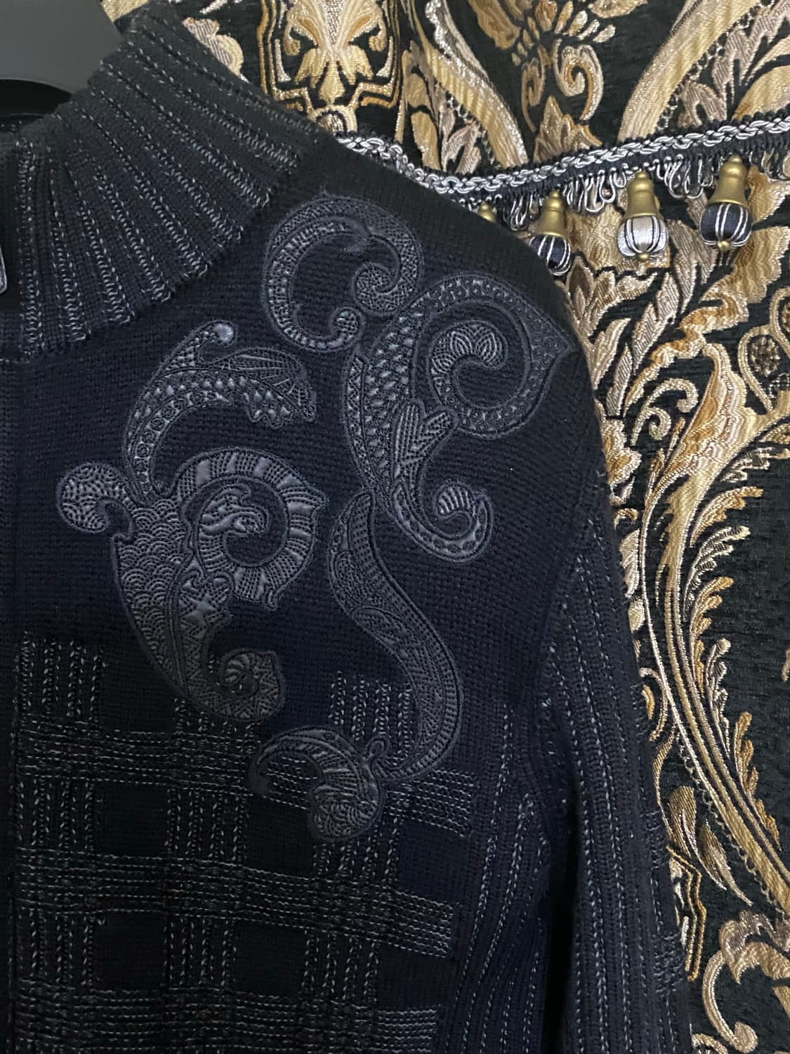 [정품] 베르사체 블랙 자카드 한정판 니트 집업 (Size 48) 상품이미지3