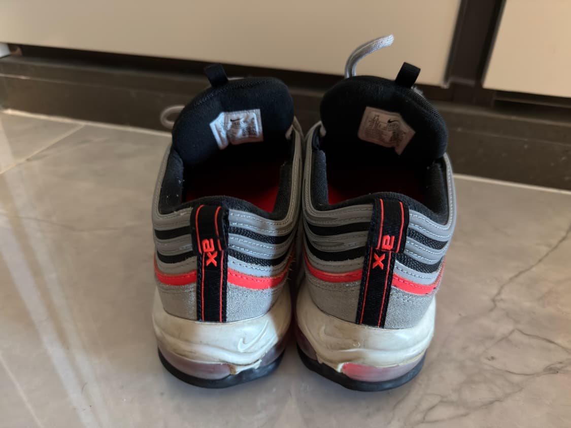 에어맥스97 울프그레이 라디언트레드 255사이즈 상품이미지4