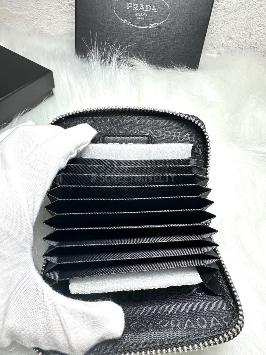 프라다 뷰티 램스킨 카드지갑 풀박스 상품이미지9