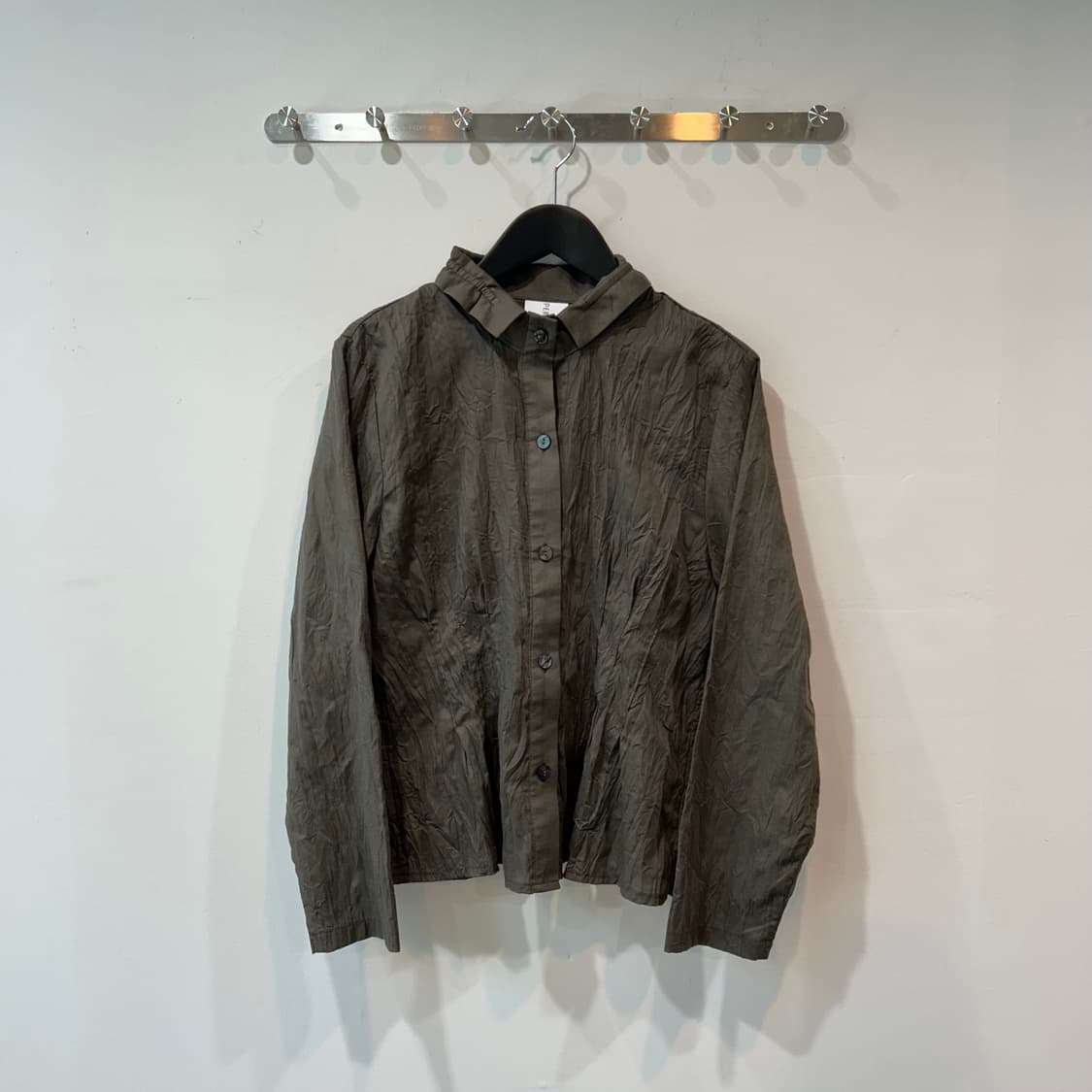 카키 플리츠 블라우스 셔츠 상품이미지4