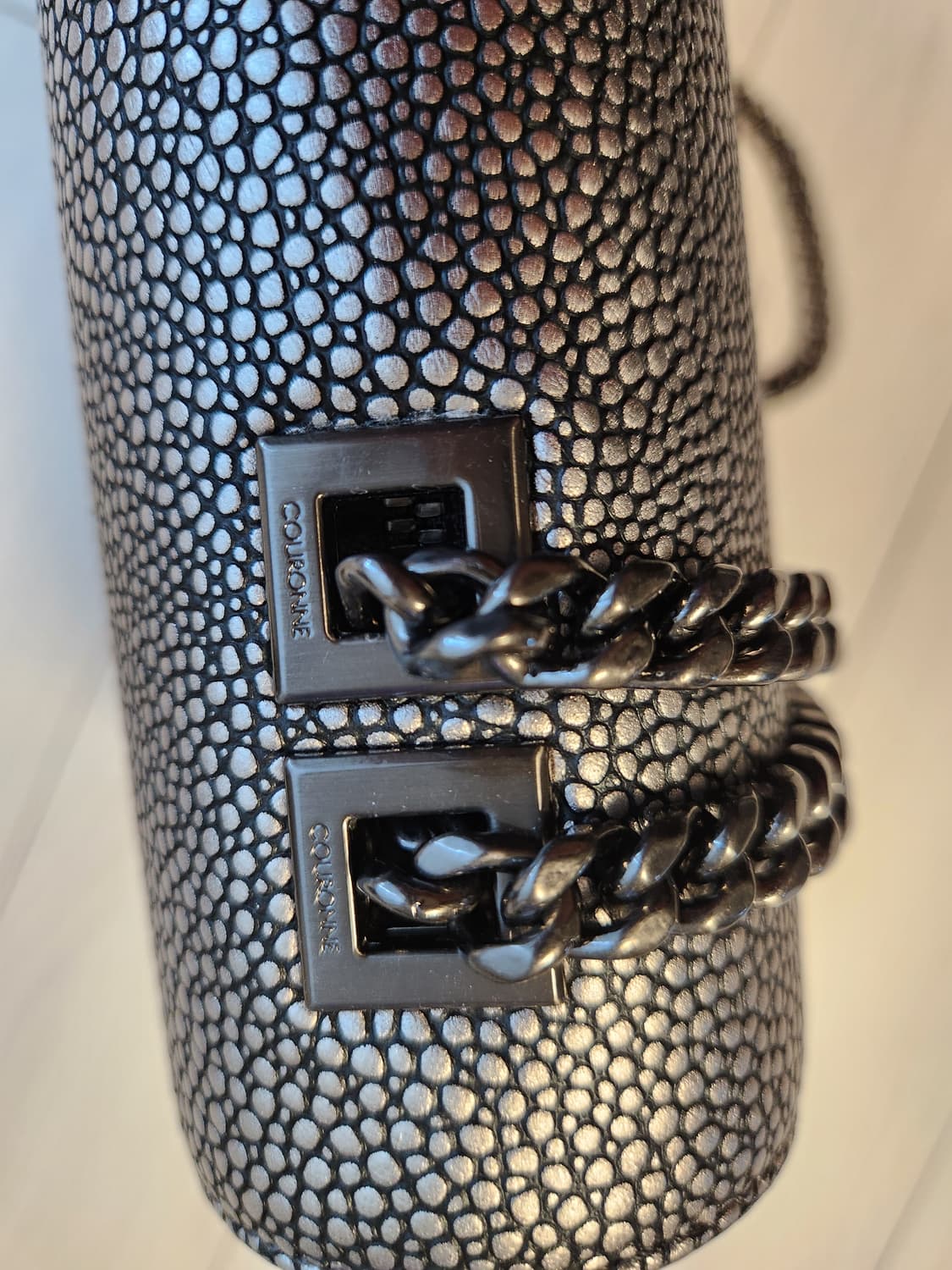 새상품급)쿠론 체인백 크로스백
여러 중고사이트에도 같이 판매하고 있어서  상품이미지7