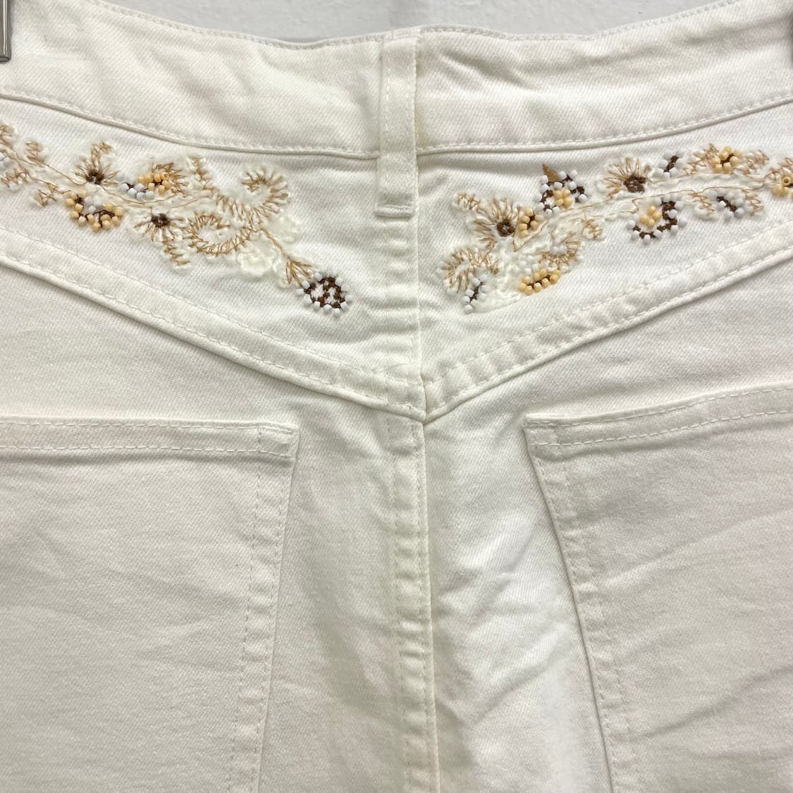 Antique floral embroidered denim skirt 상품이미지4
