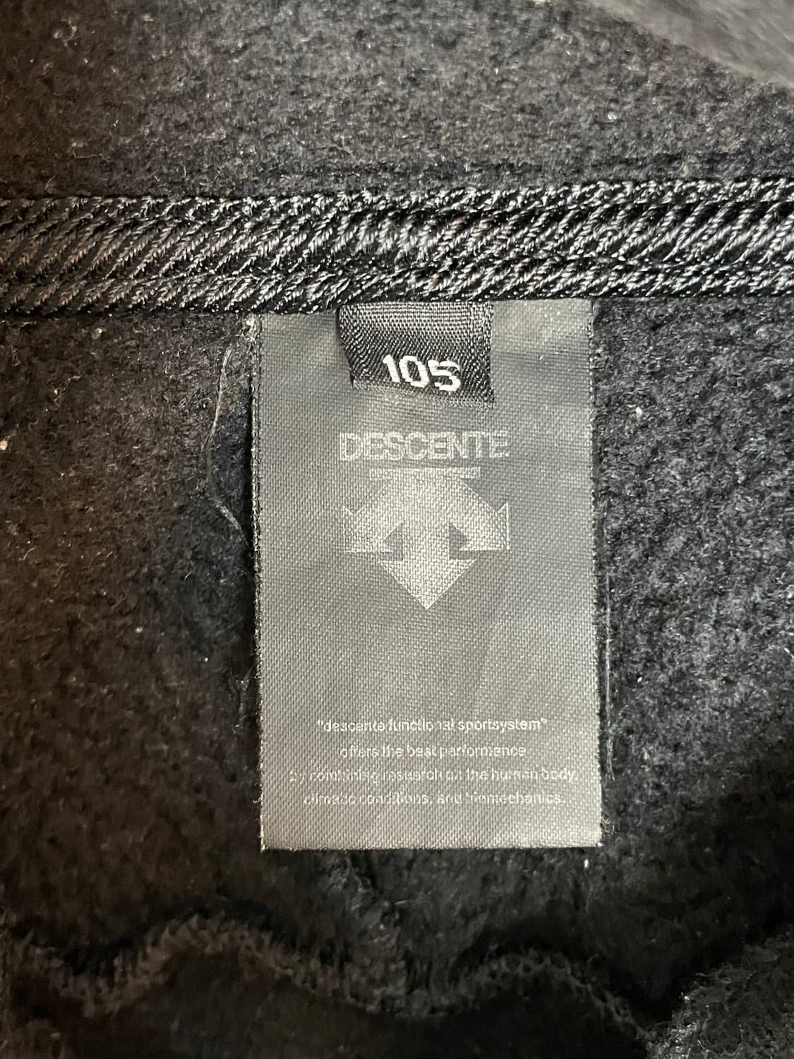 데상트 후드집업  상품이미지4