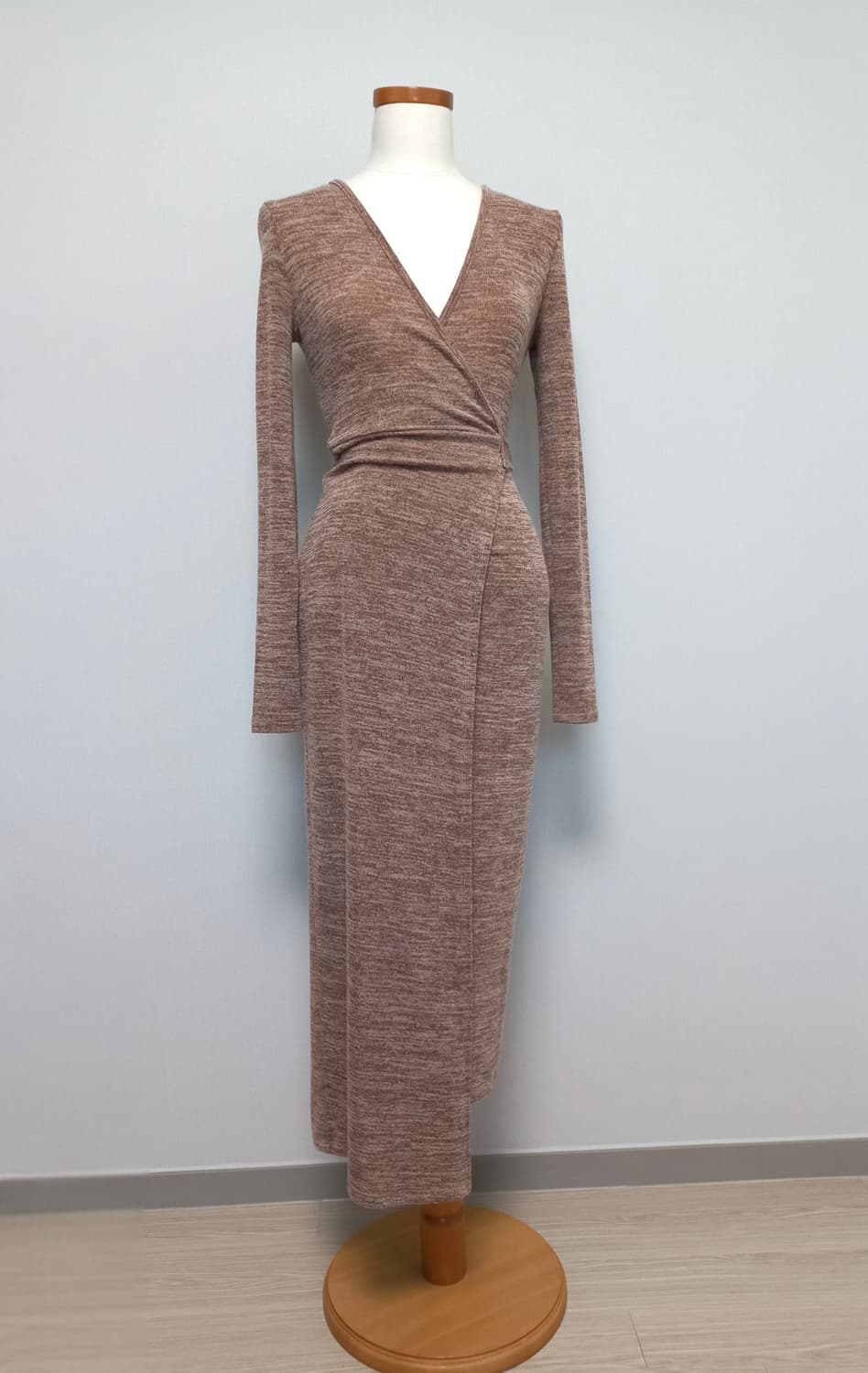 베이지 니트 긴팔 랩 원피스 (새상품) 상품이미지2