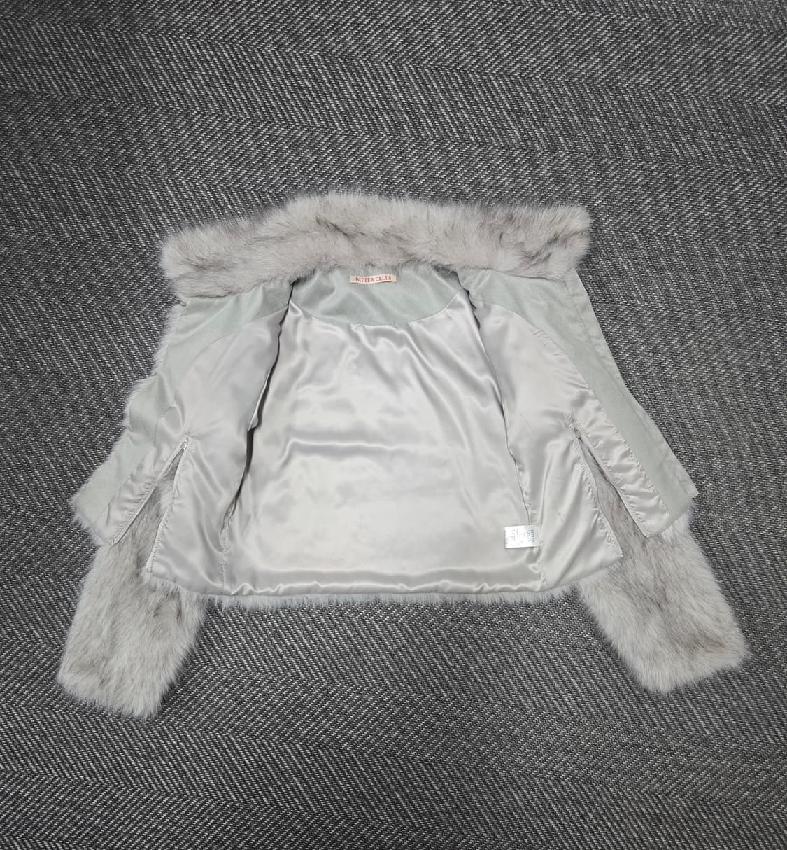 비터셀즈 24ss 크롭 퍼 자켓 그레이 상품이미지4