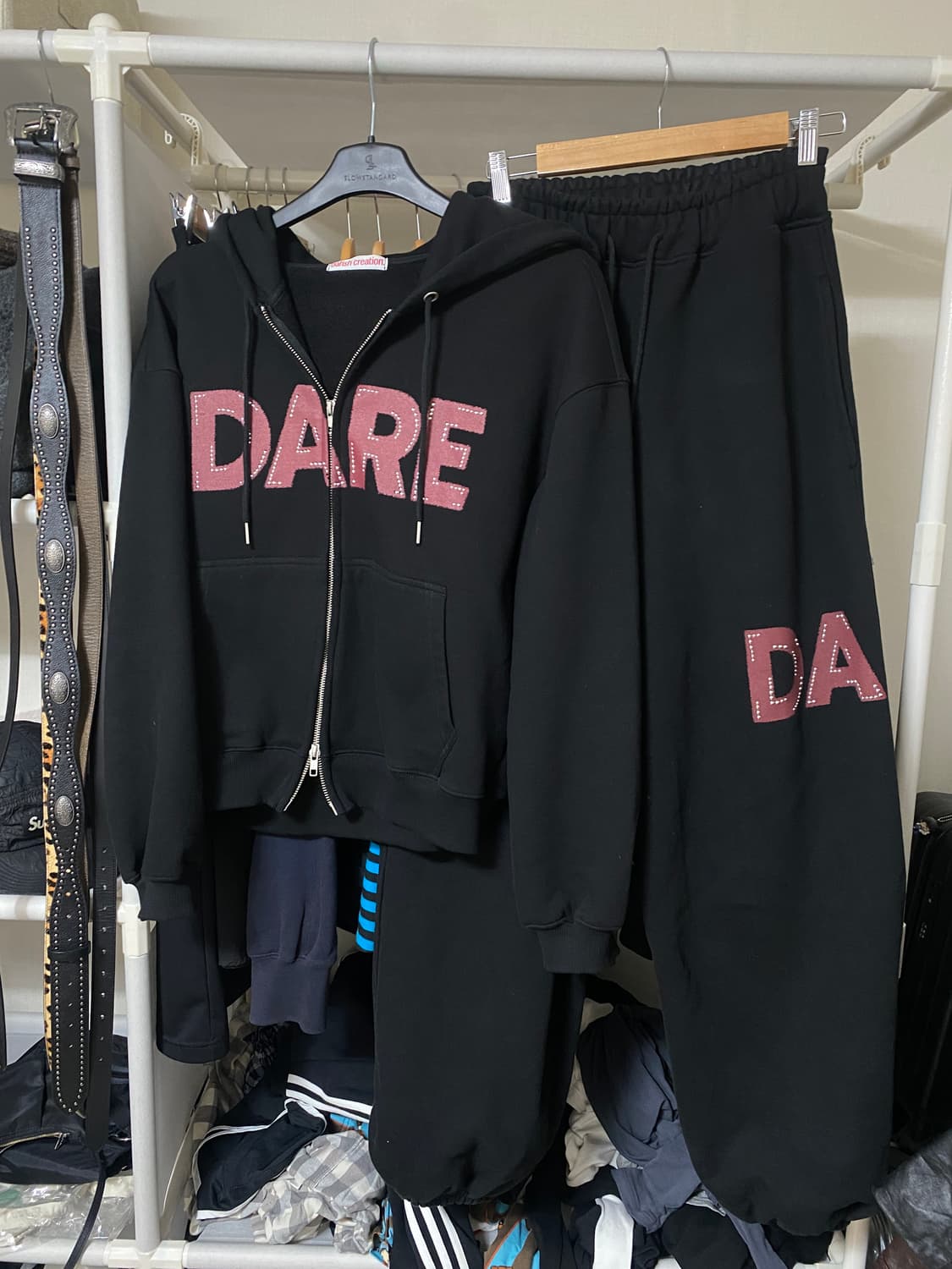오피쉬 DARE BEADS SWEAT SET UP BLACK 상품이미지1