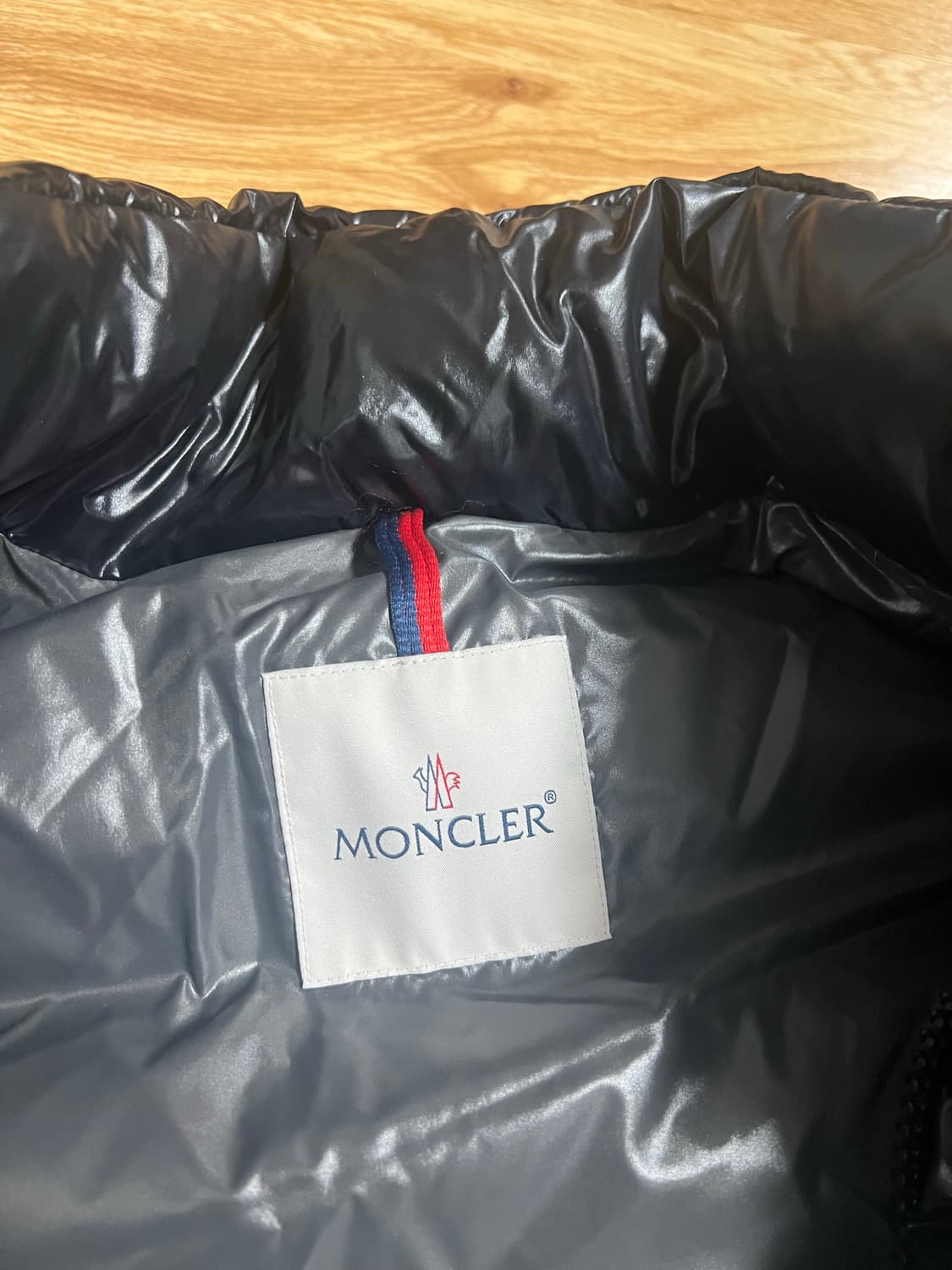 몽클레어 팁다운 질레 블랙 덕다운 베스트 (5) 상품이미지3