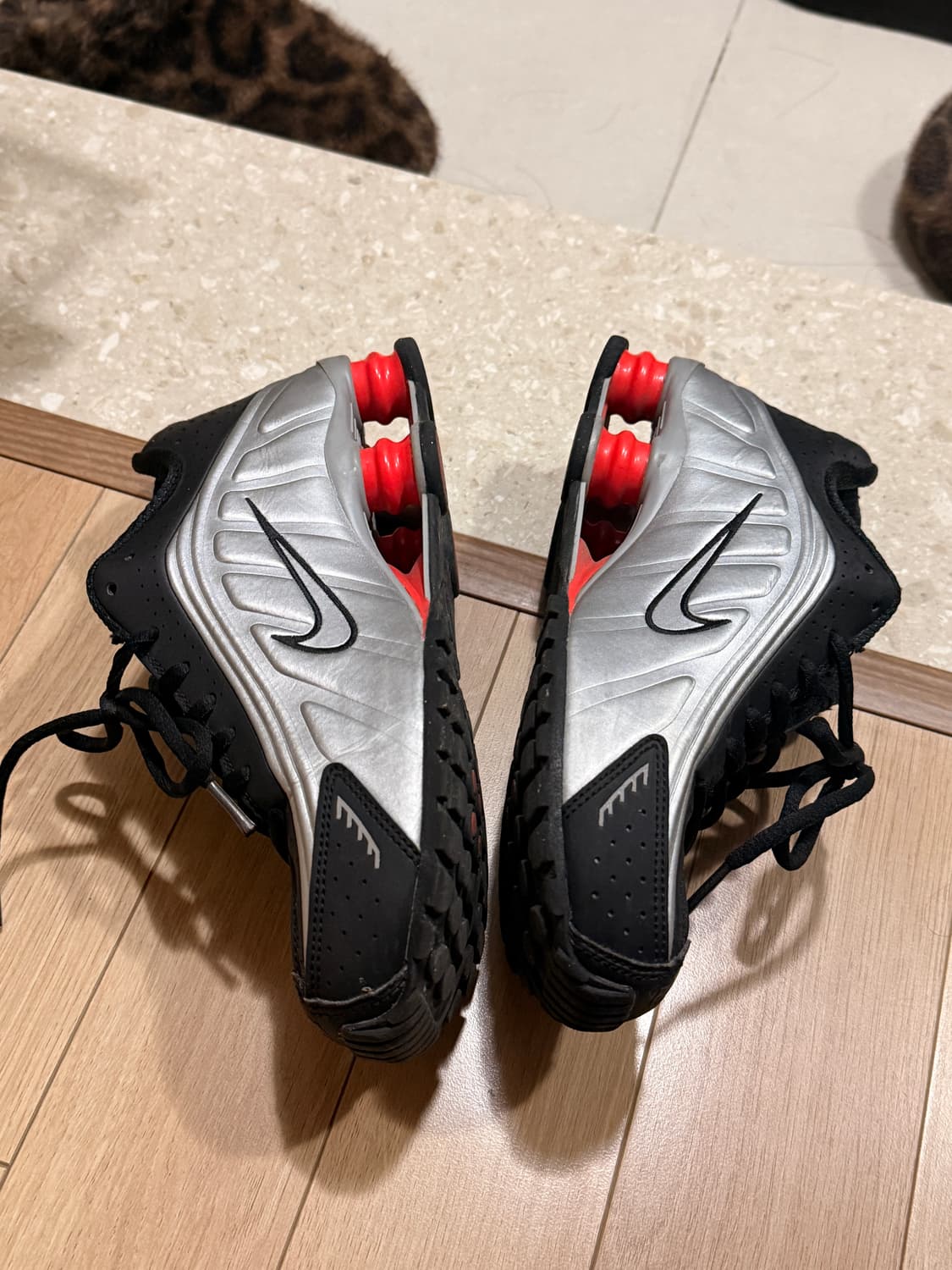 나이키 샥스 R4 실버 레드 240 상품이미지5