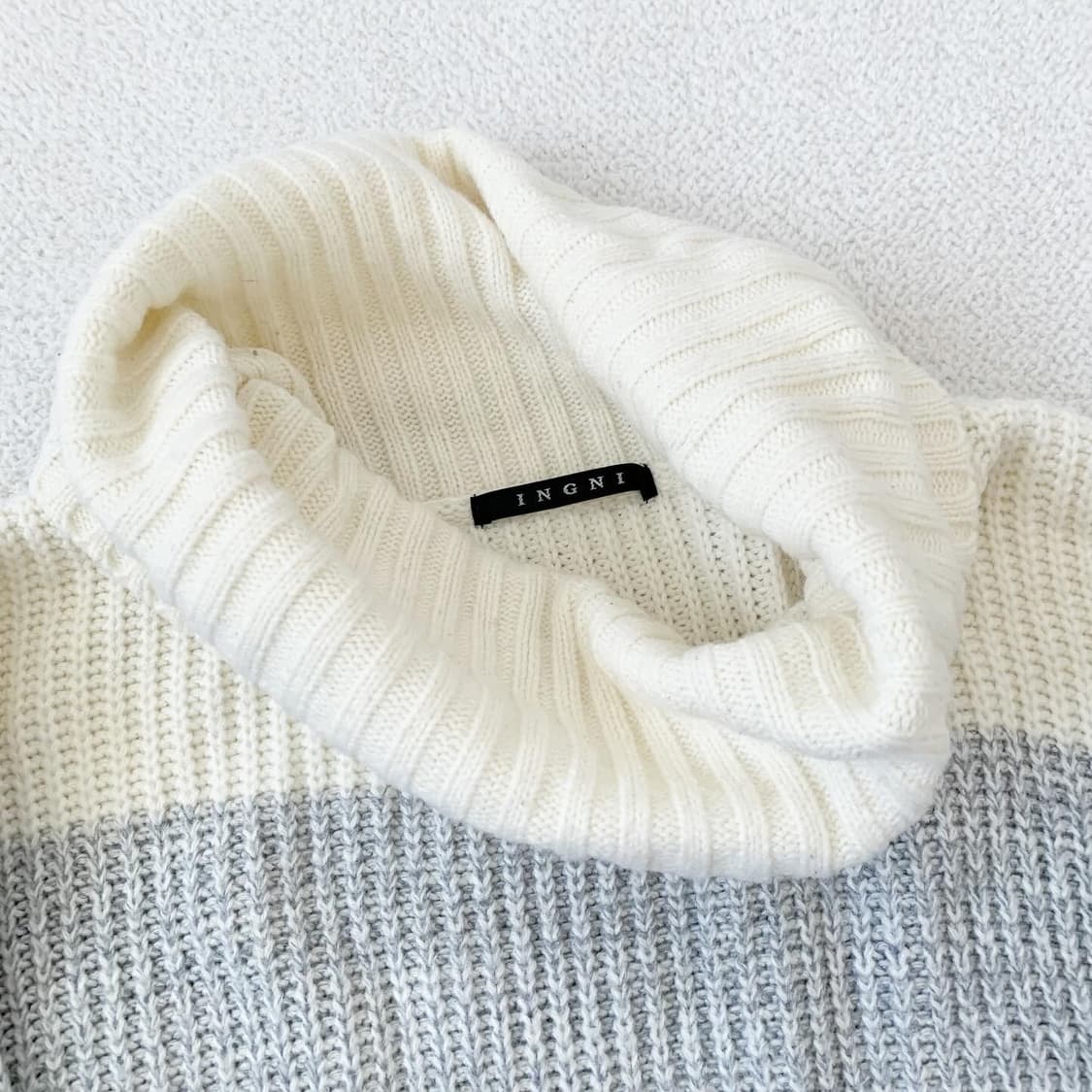 잉그니 그레이 그라데이션 터틀넥 니트 원피스 상품이미지2