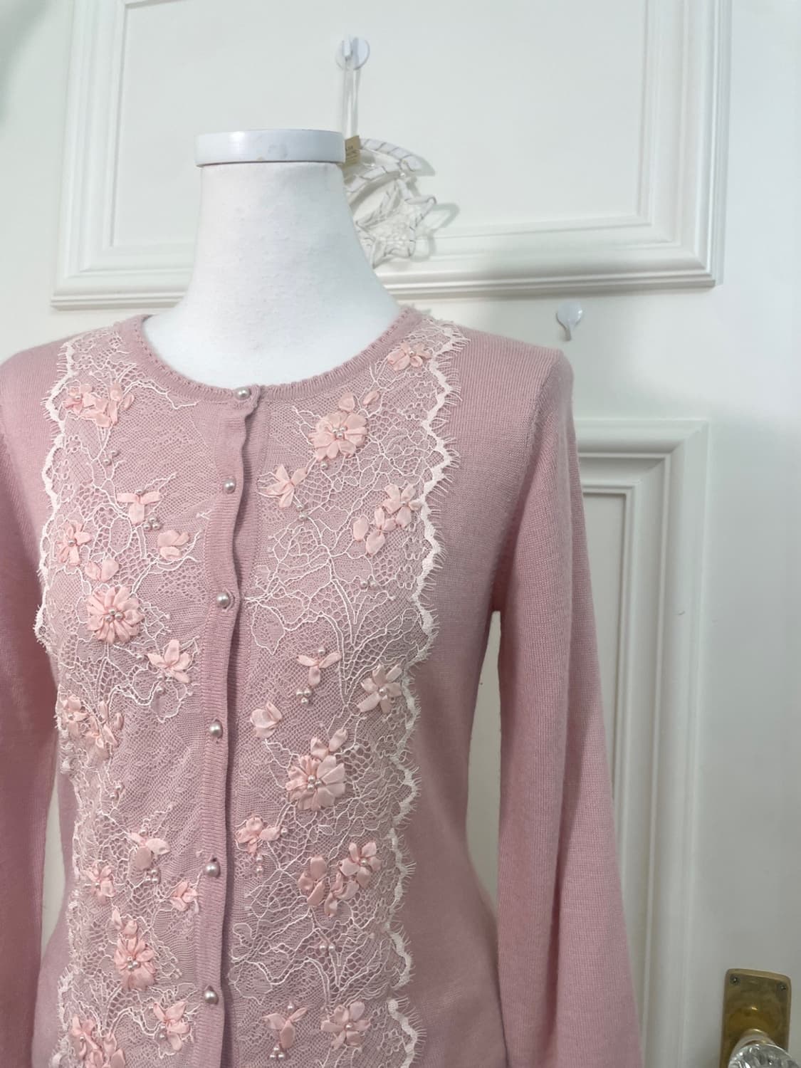 indi pink lace flower detail cardigan 상품이미지6