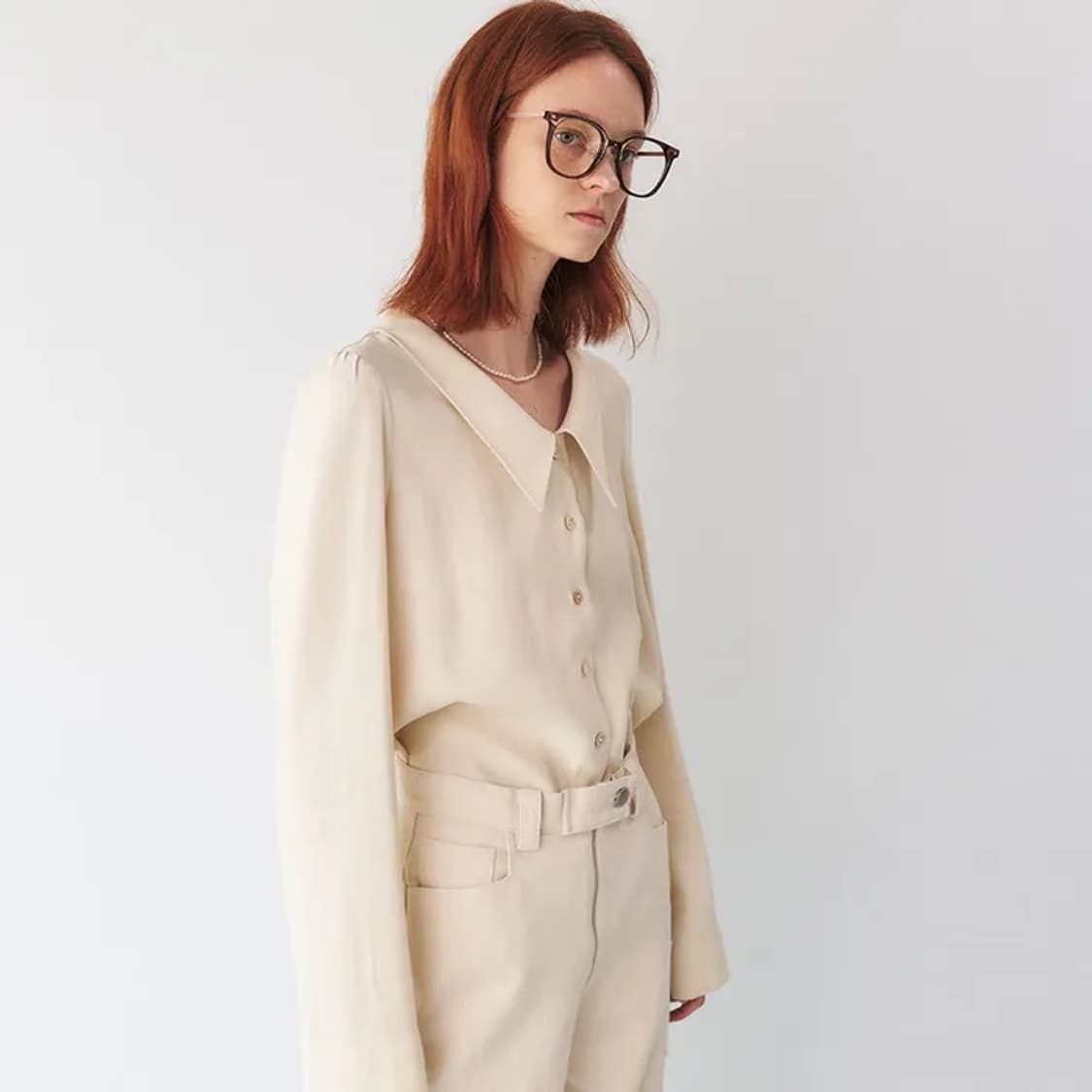 마론에디션 로우넥 블라우스 - 크림 상품이미지1