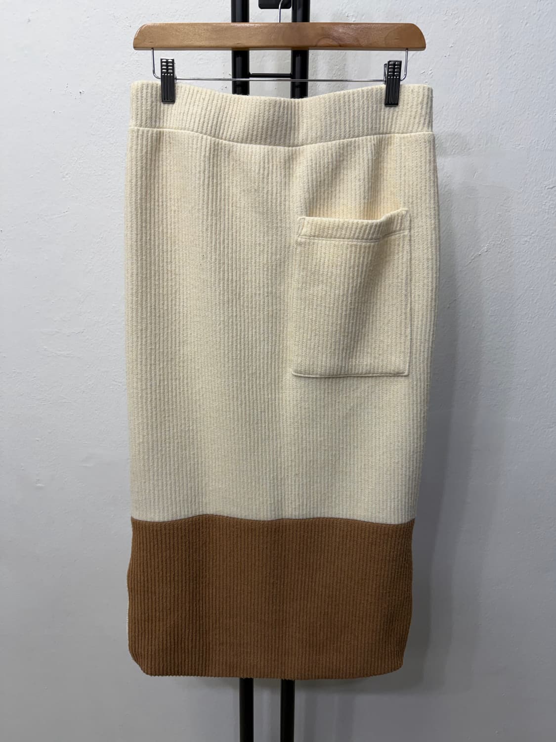 정품) 럭키슈에뜨  배색 사이드지퍼 니트 스커트 38 상품이미지5