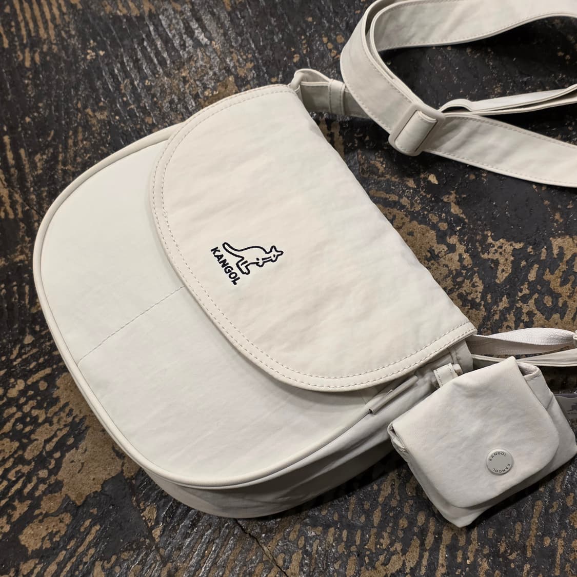 캉골 에센셜 RC 플랩 크로스백 상품이미지3