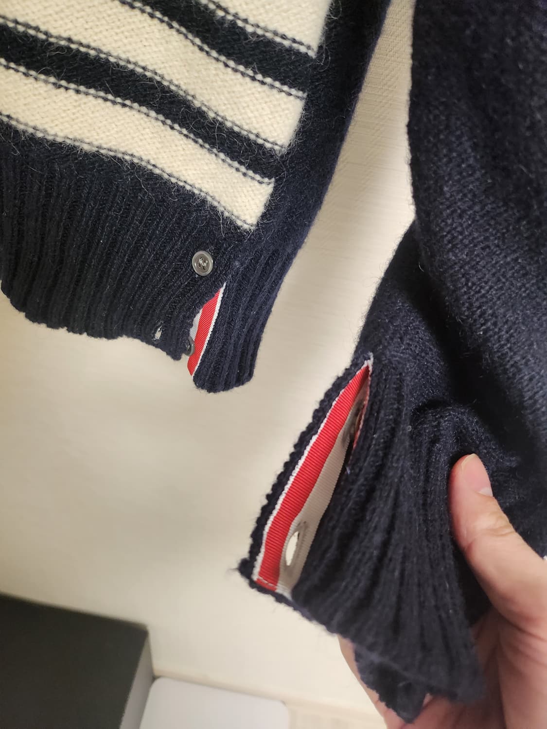 톰브라운 도네갈 모헤어 크롭 사선 니트 네이비 4 (택포함) 상품이미지5