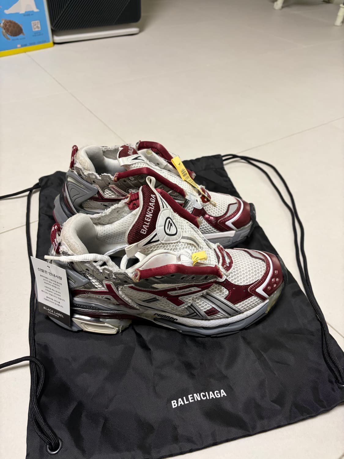 발렌시아가 러너 버건디 41사이즈 판매합니다 상품이미지1