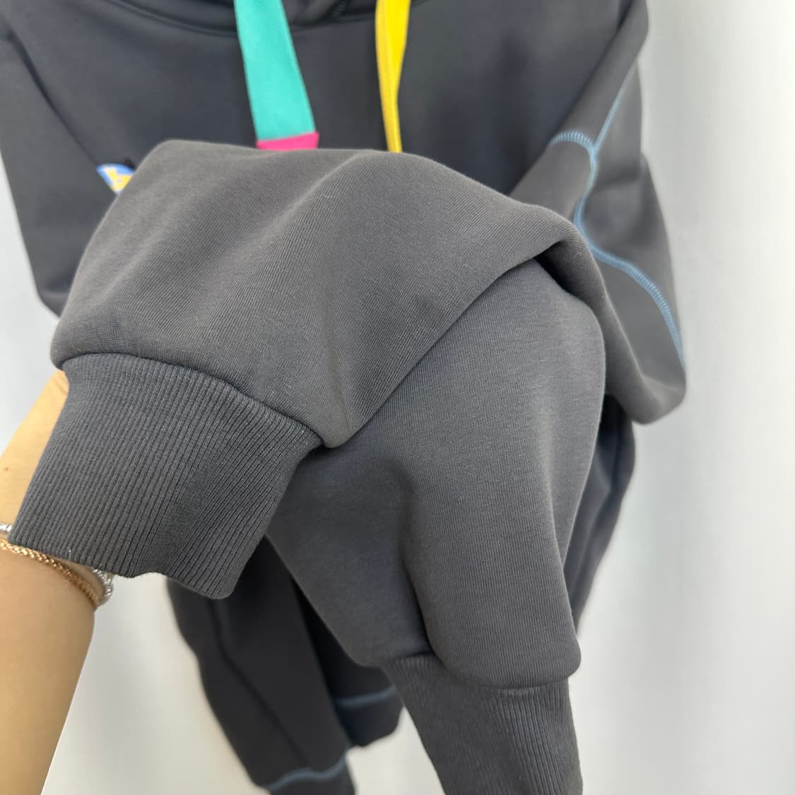   ARIAVIGA X UMHK 남자 기모 후드티 FREE 상품이미지3