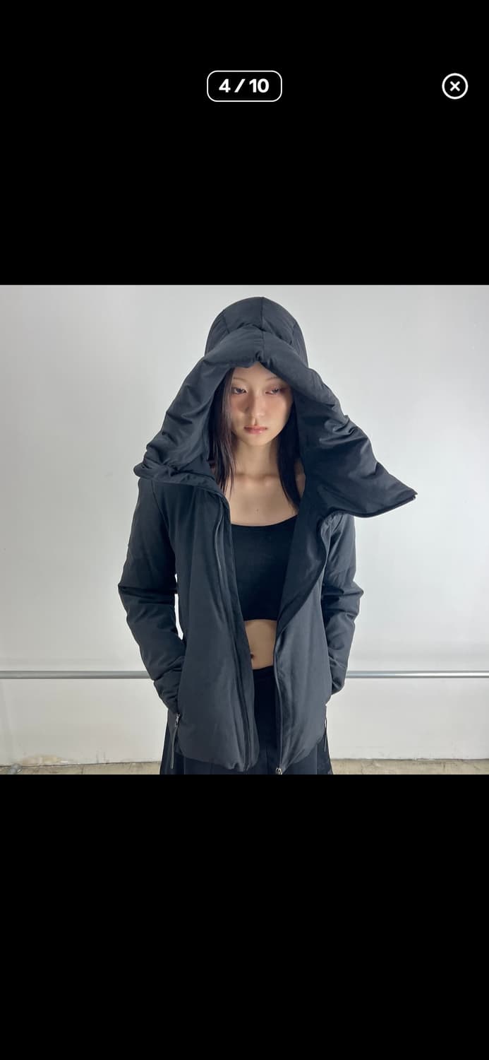 The Viridi Anne 비대칭 하이넥 후드 다운 자켓 상품이미지4