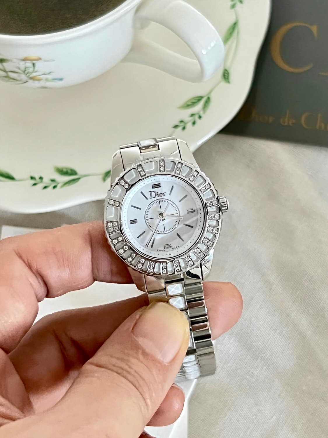디올 화이트 크리스탈 다이아 베젤 시계  / 정품감정 . 케어 상품이미지1