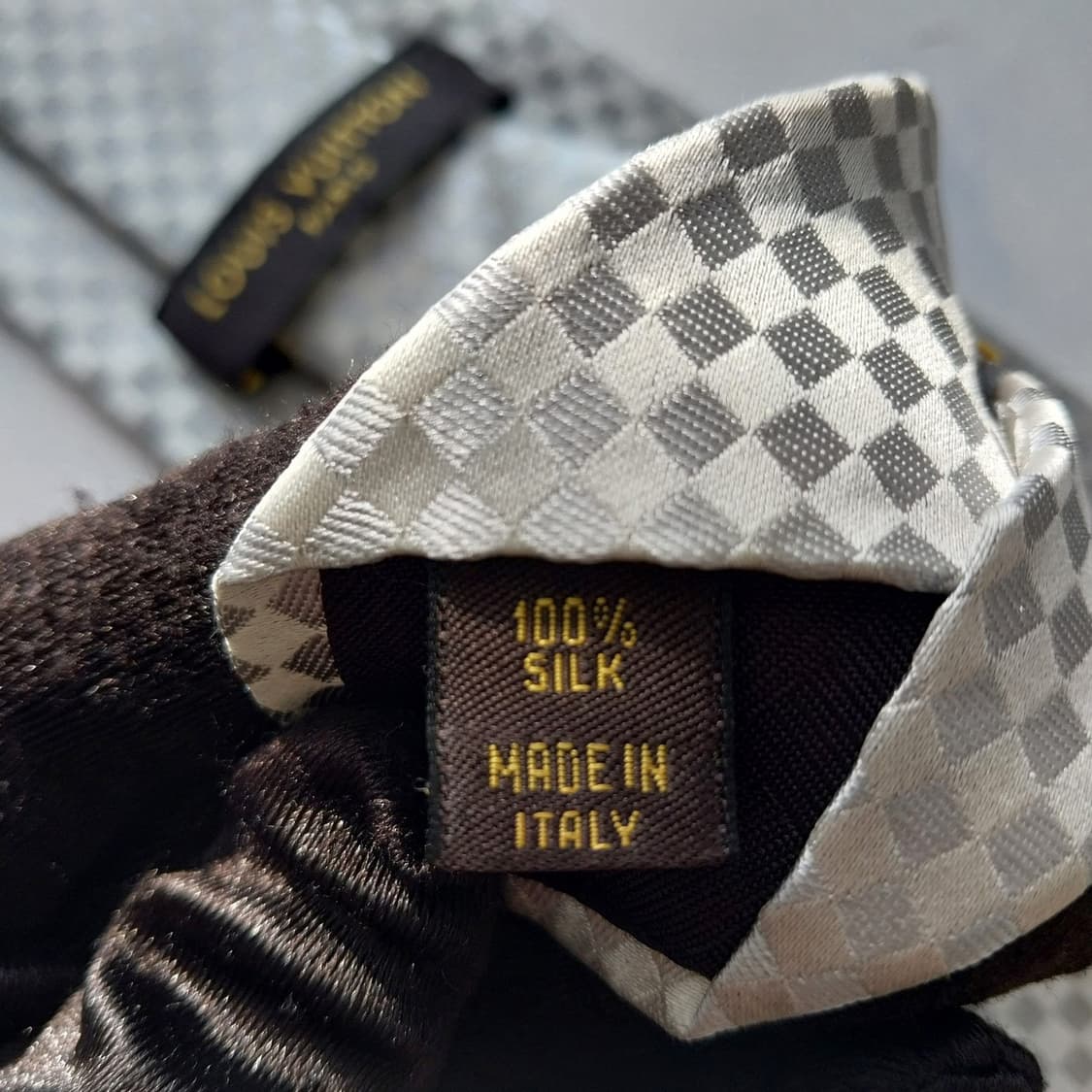 루이비통 실크 그레이 다미에 패턴 넥타이 9cm A+등급 K1769
 상품이미지10