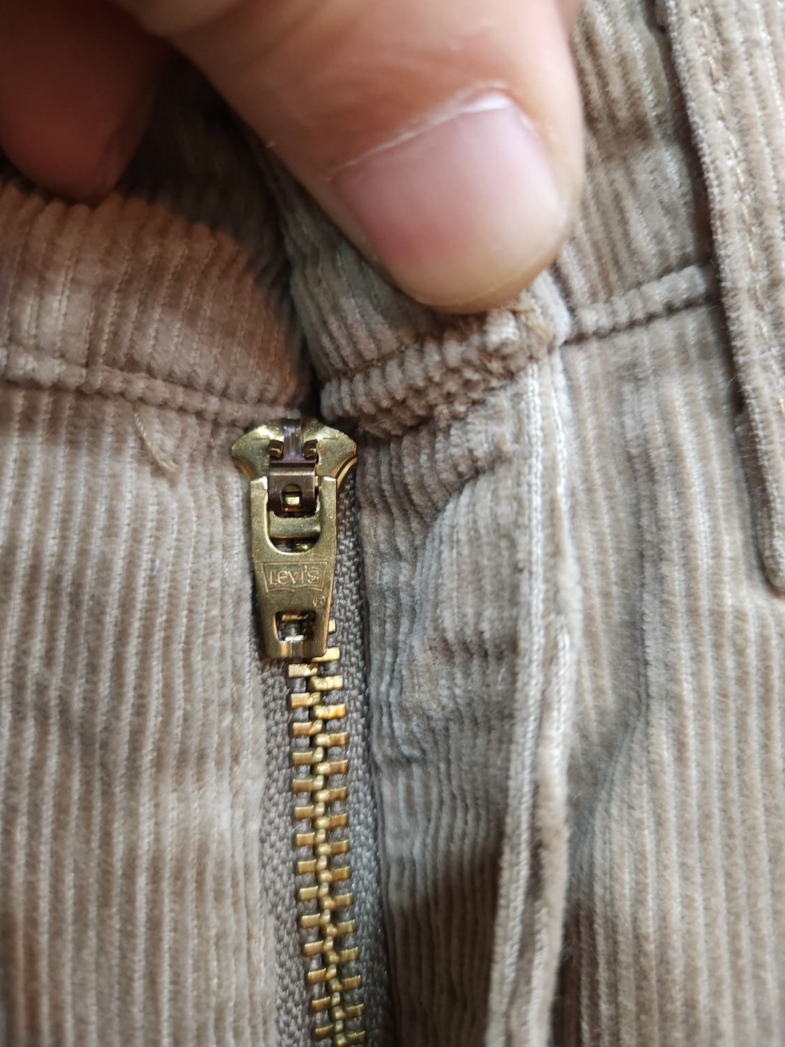 리바이스 90s 515 코듀로이 팬츠 일본판

 상품이미지3