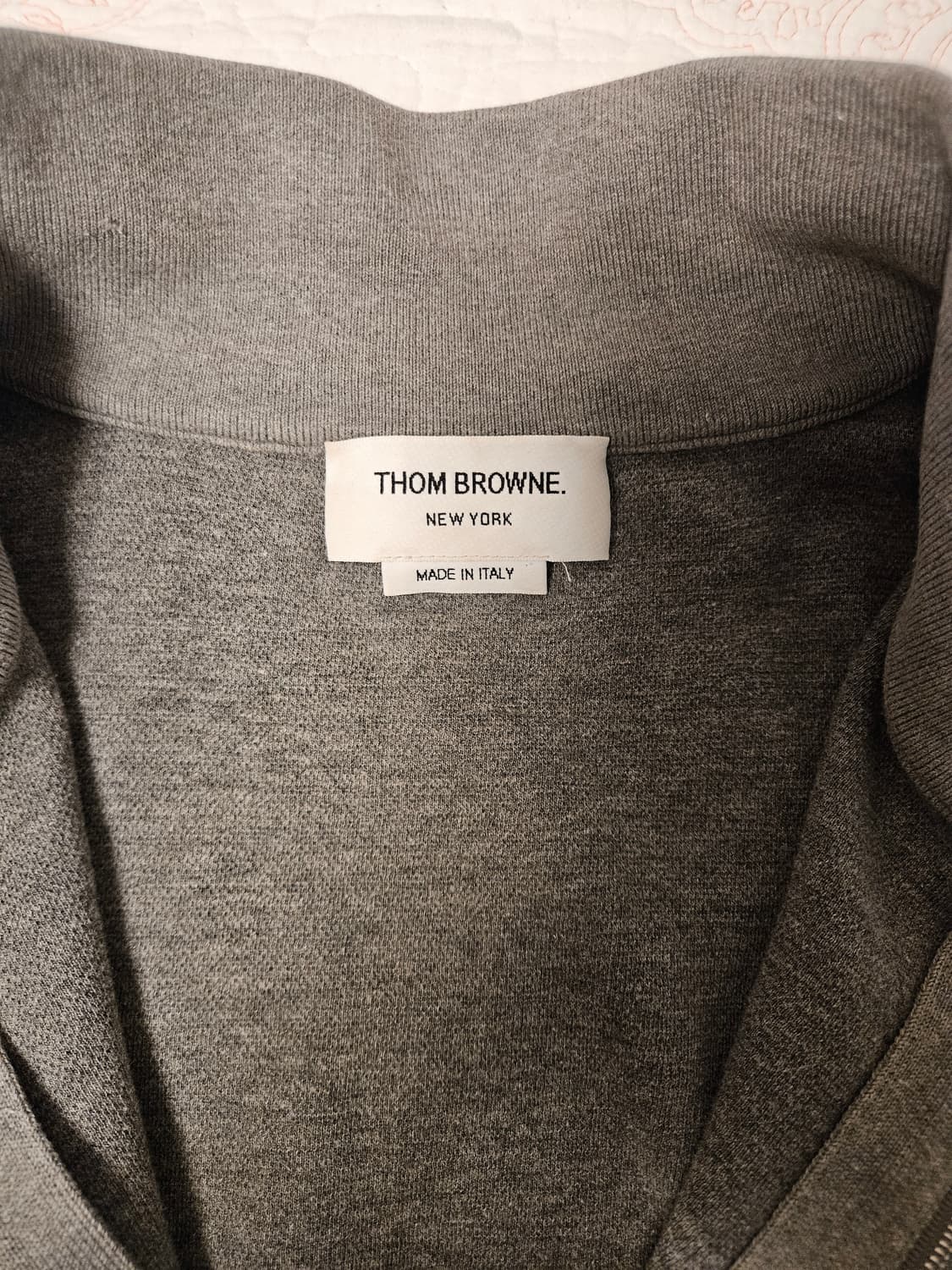 톰브라운 4선 반집업 그레이 색상 5사이즈 판매합니다! 상품이미지4