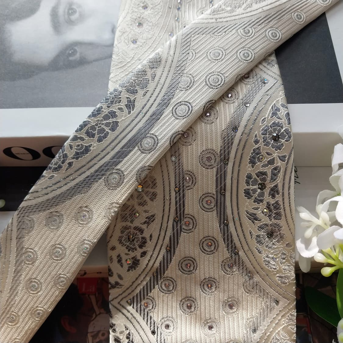 밀라숀 실크 아이보리 플라워 패턴 넥타이 9.3cm A+등급 K2361
 상품이미지3