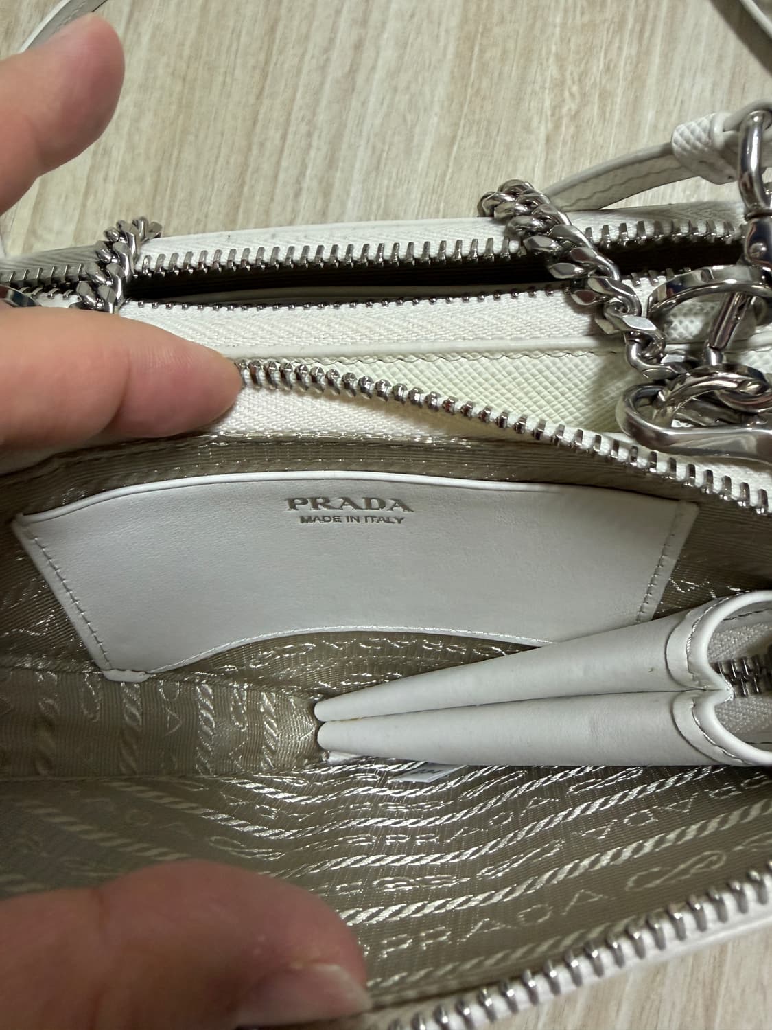 프라다 사피아노 트라이앵글 미니백 상품이미지3