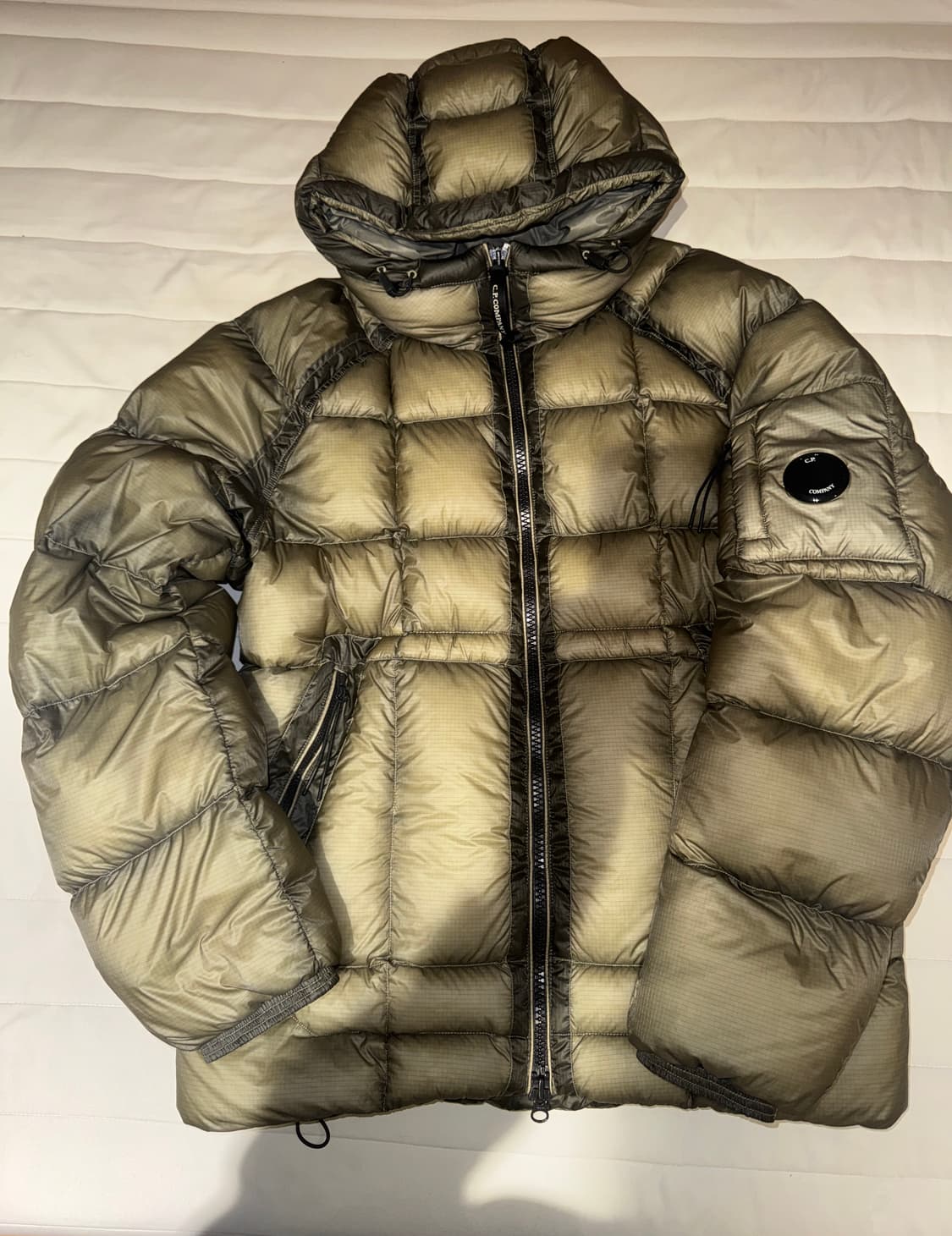 씨피컴퍼니 디디쉘 후드 다운 자켓 펀가이 그레이 - 25FW 상품이미지1