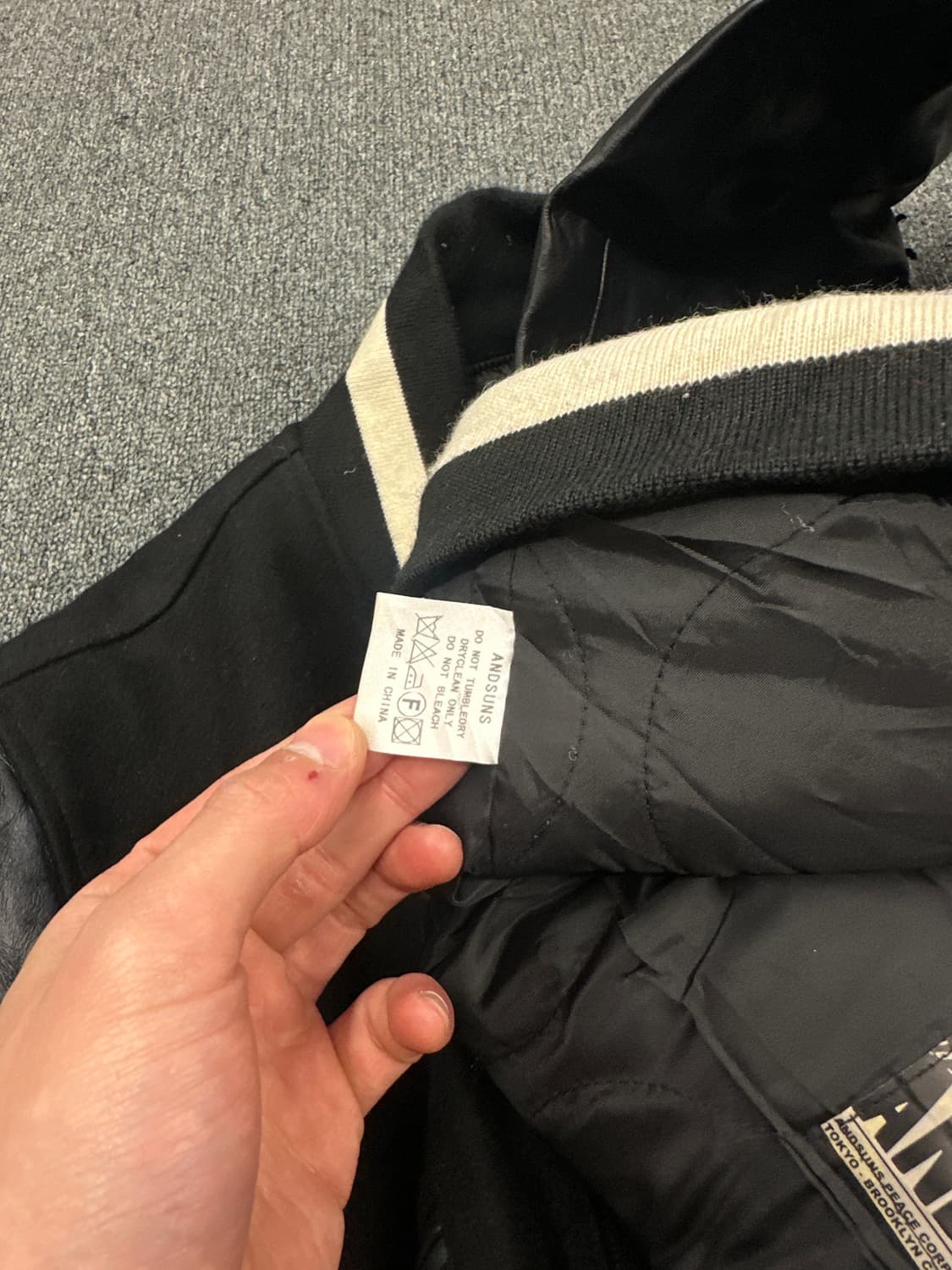 AND SUNS 자수 바시티자켓 레더암 블랙 상품이미지7