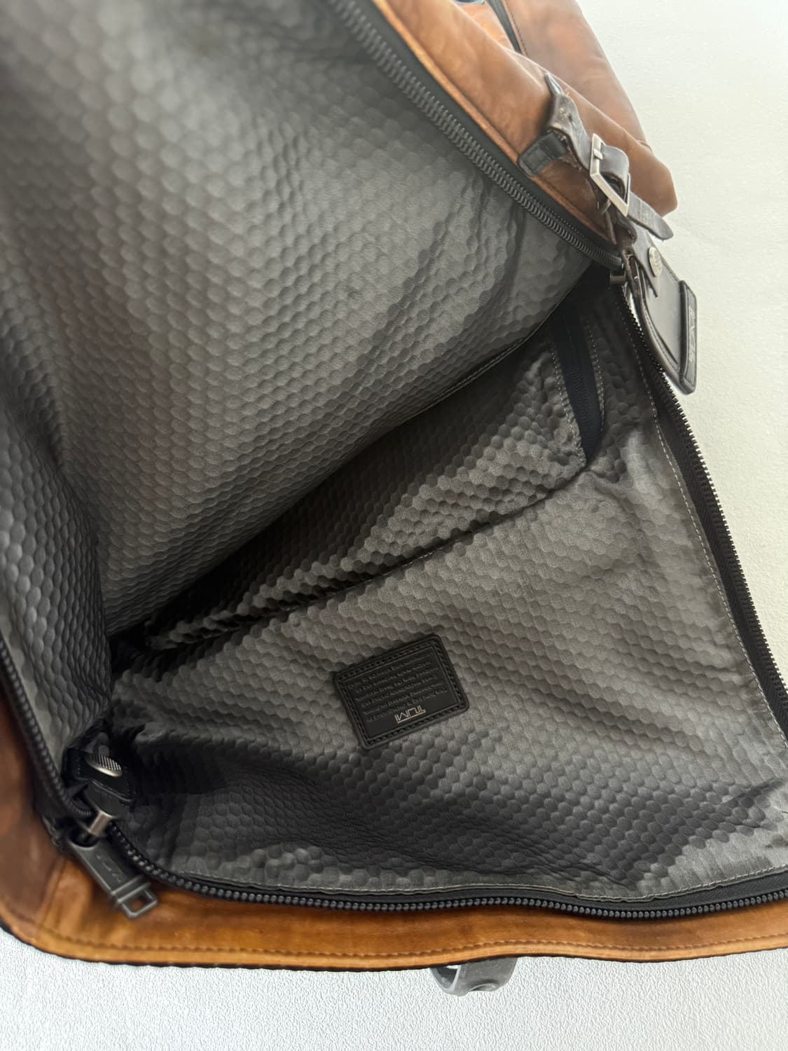 투미(TUMI) 레더 백팩 상품이미지9