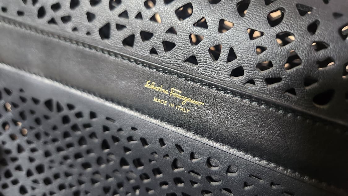 [정품] 급처 페라가모 소프트 소피아 레이저컷 토트백 블랙 상품이미지6