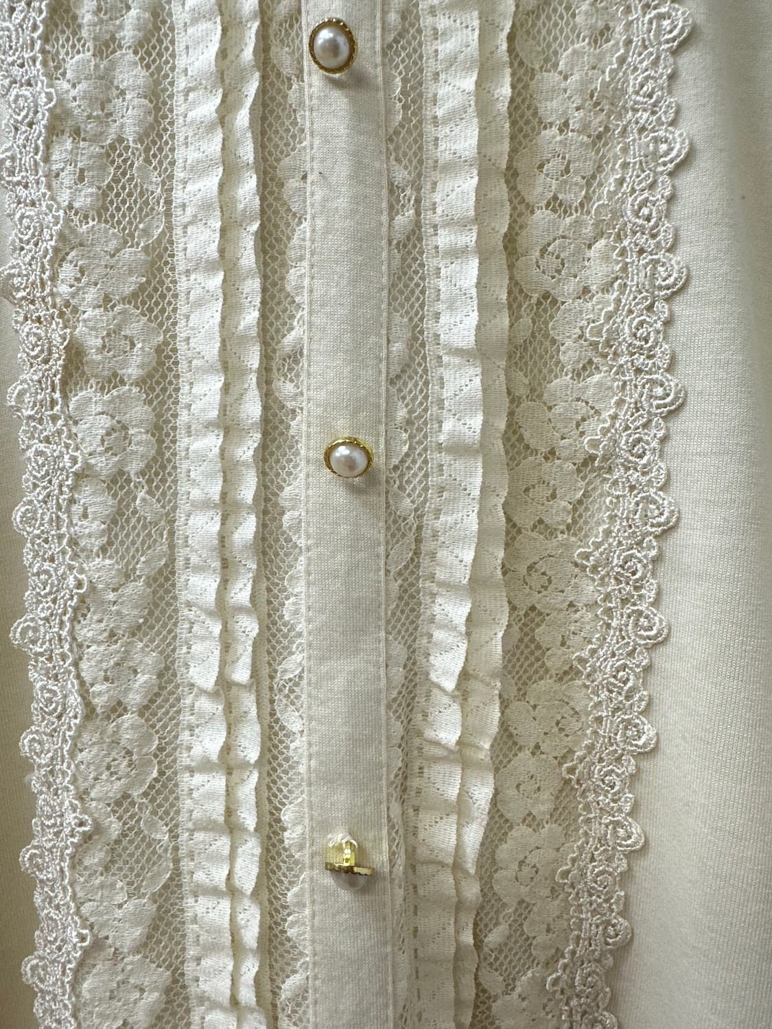 엑시즈팜 Axes Femme 아이보리 레이스 프릴 카라 블라우스 상품이미지4