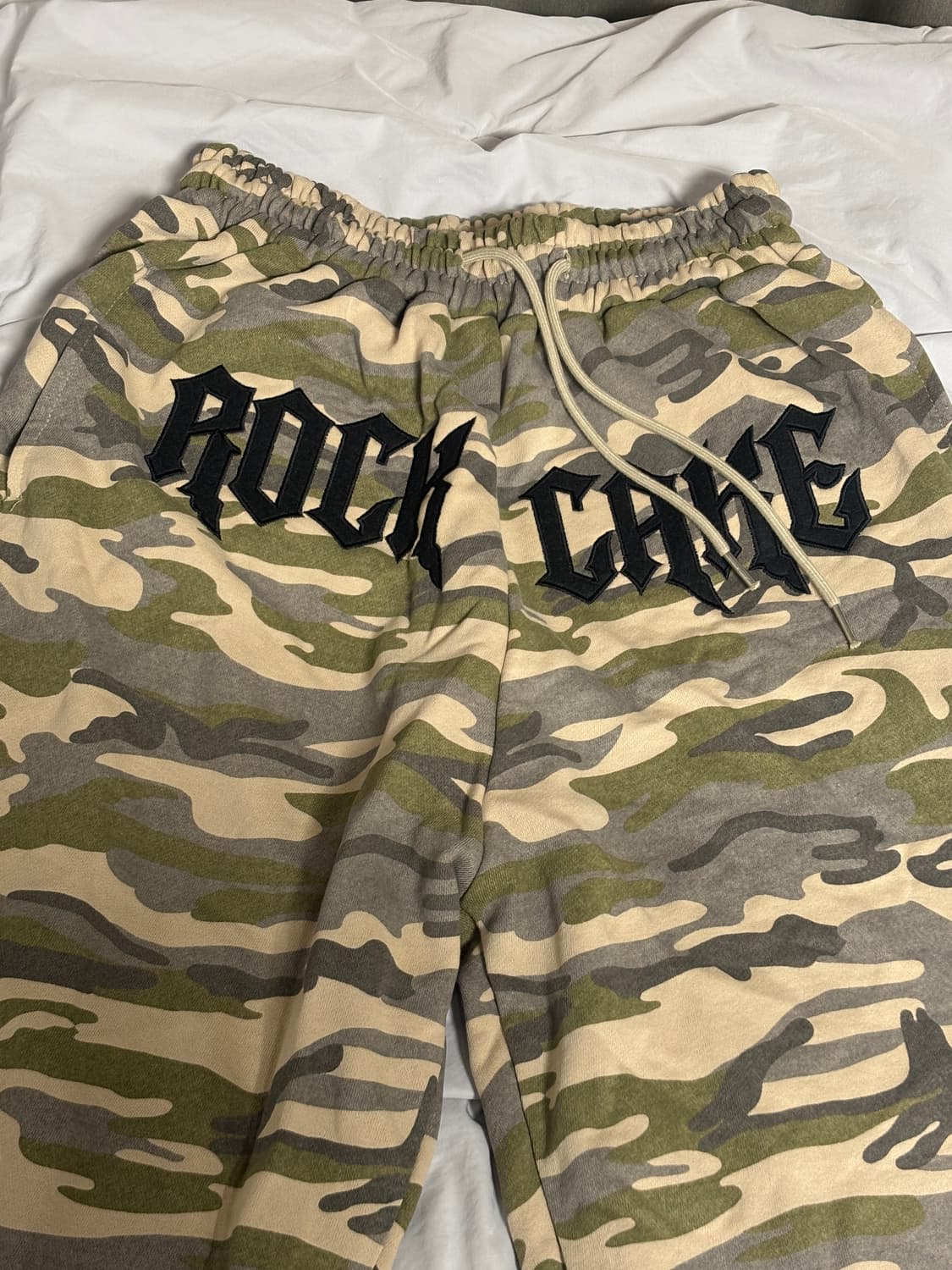 락케이크 Camo metal graphics pants 베이지 상품이미지5
