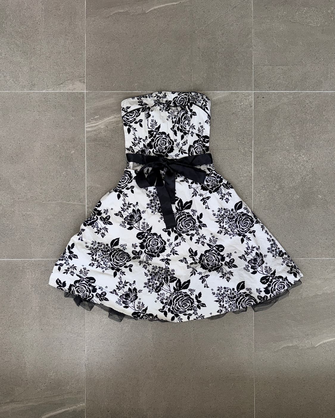Black & white oriental rose tube top ops 상품이미지1