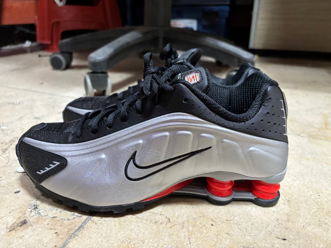 나이키 샥스 R4 메탈릭 실버 레드 255 상품이미지1