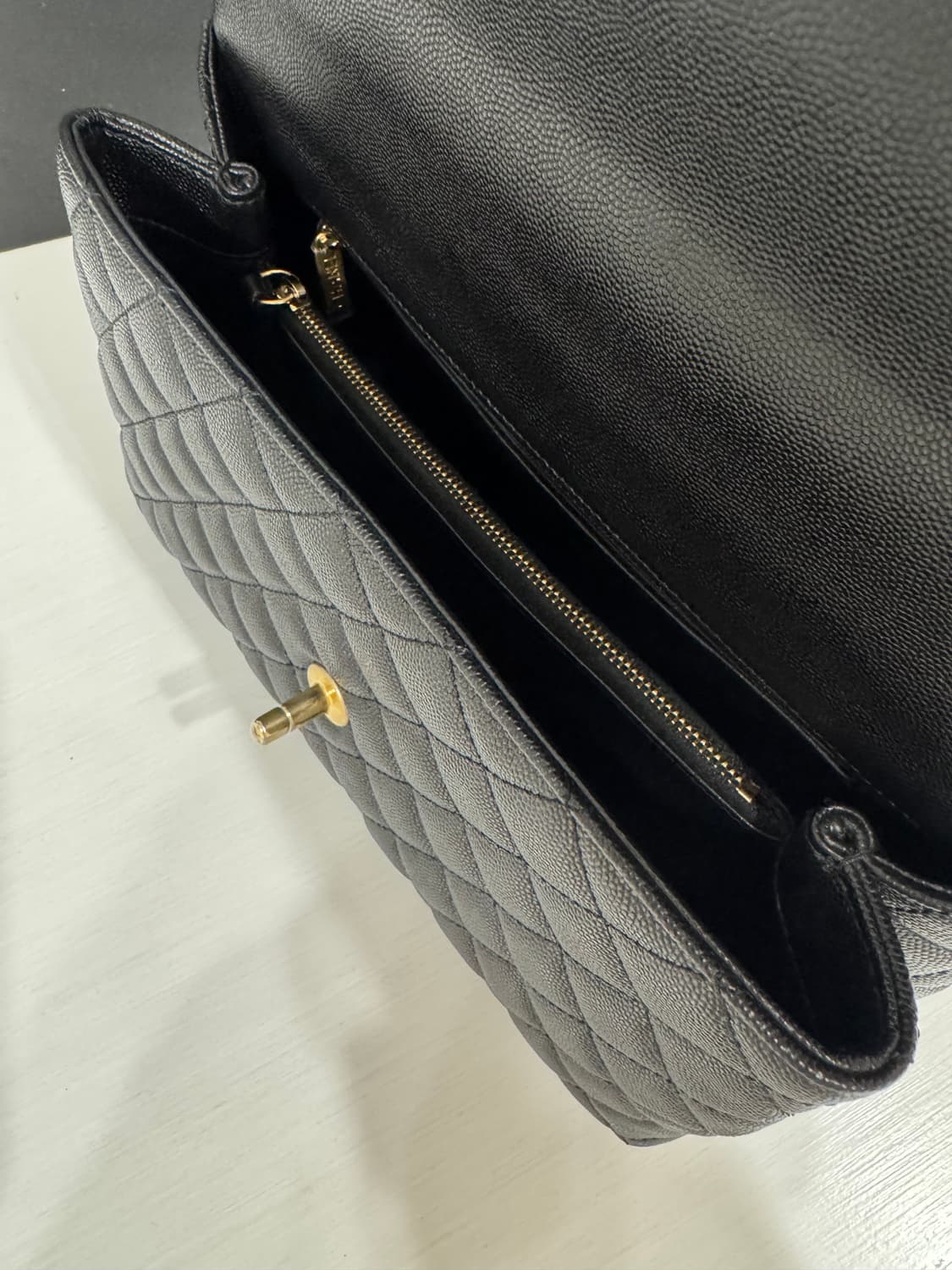 샤넬 코코핸들 캐비어 미디움 28사이즈 상품이미지6