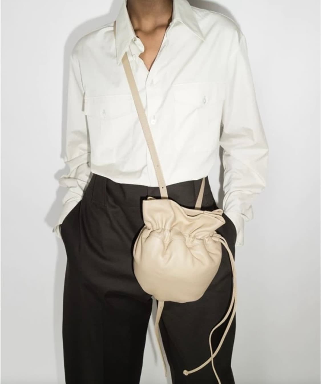 르메르 램스킨 글러브 버킷 펄스백 상품이미지1